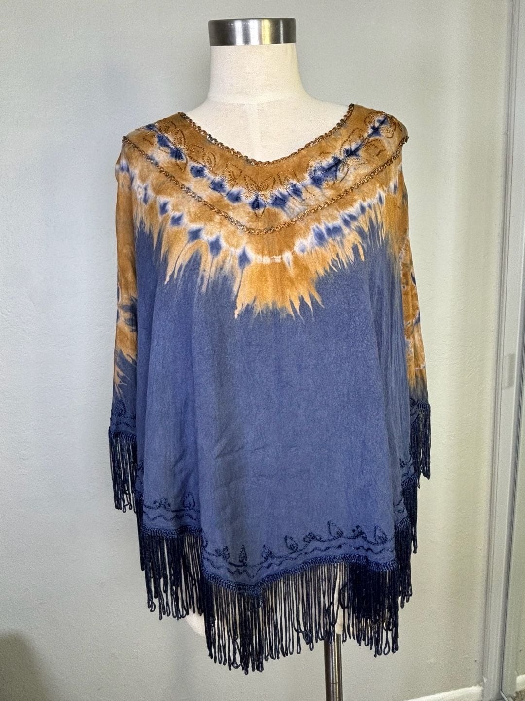 indigo thread Women’s Boho Western Fringe Dip Dye V Neck Light Poncho Throw-Over
