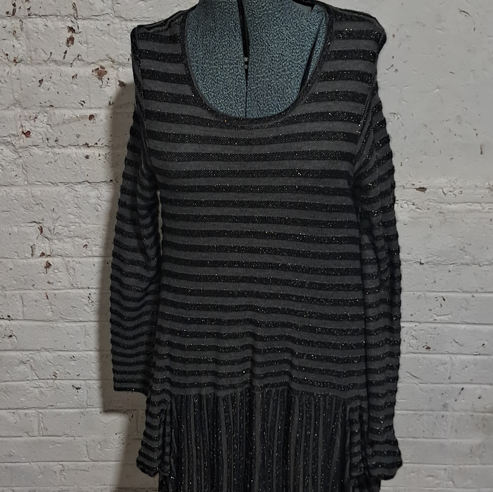 Alembika Gray Black Striped Sweater Dress Women’s Pleated Knit Scoop Neck 2