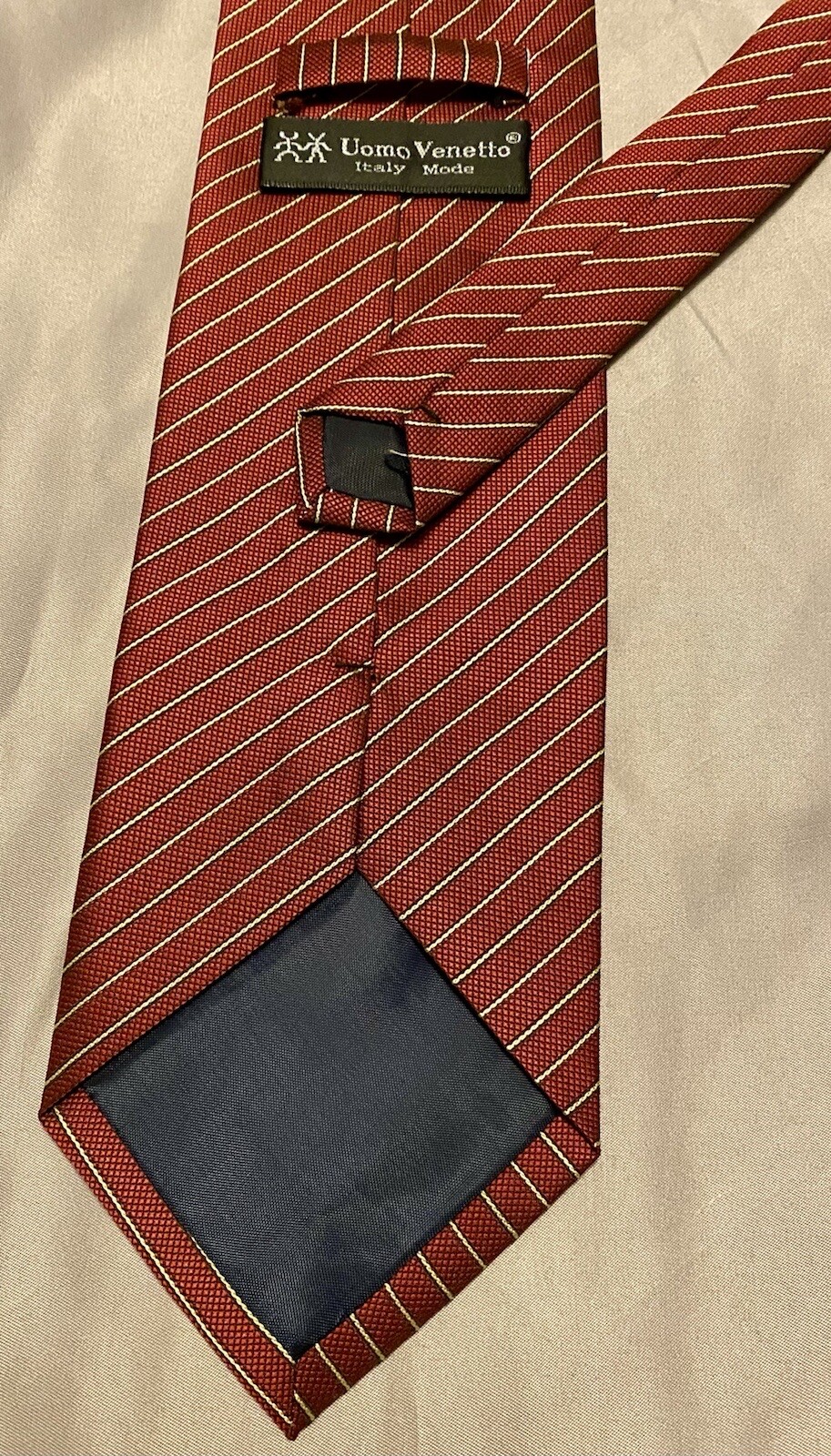 RED STRIPED tie UOMO VENETTO Excellent Condition Made in Italy NICE TIES