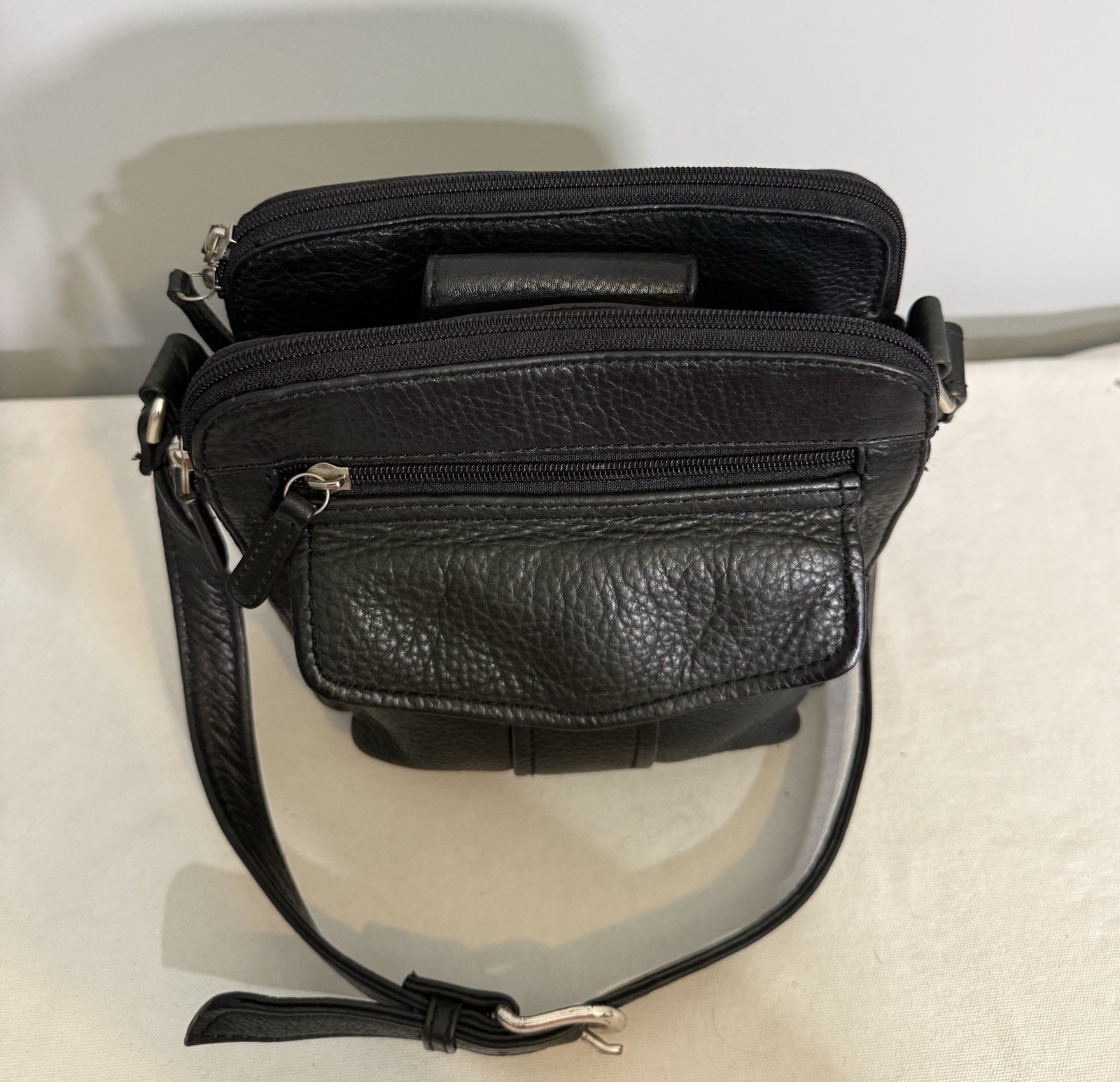 Fossil Vintage Black Leather Crossbody Bag Organizer Purse Shoulder Bag 75082