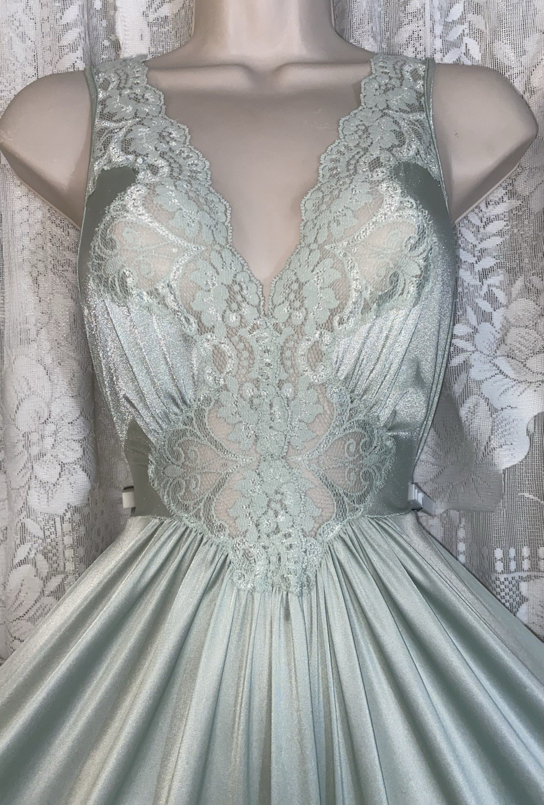 VTG L 38 40 VANITY FAIR Ceylon Full Nylon Nightgown Negligee Lace olga esque