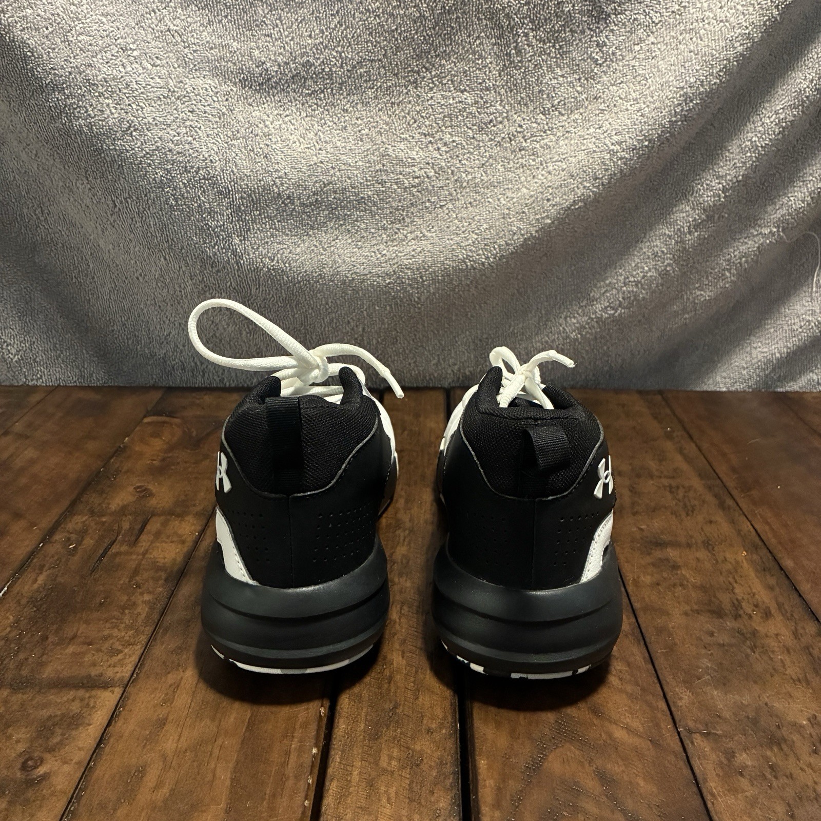 Under Armour Lockdown Basketball Shoe Youth Boy Size 4Y Black White Lace-up