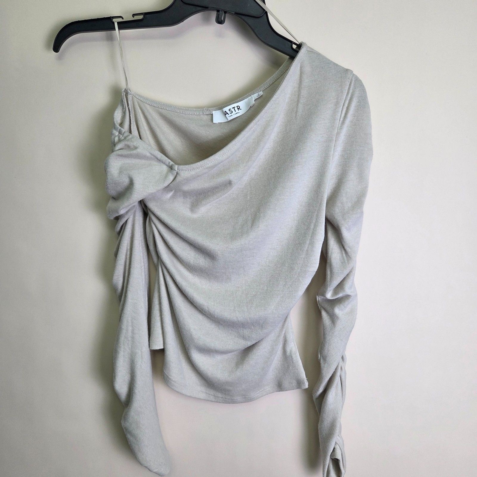 ASTR The Label Asymmetrical Ruched Top Oatmeal Long Sleeve Size Small