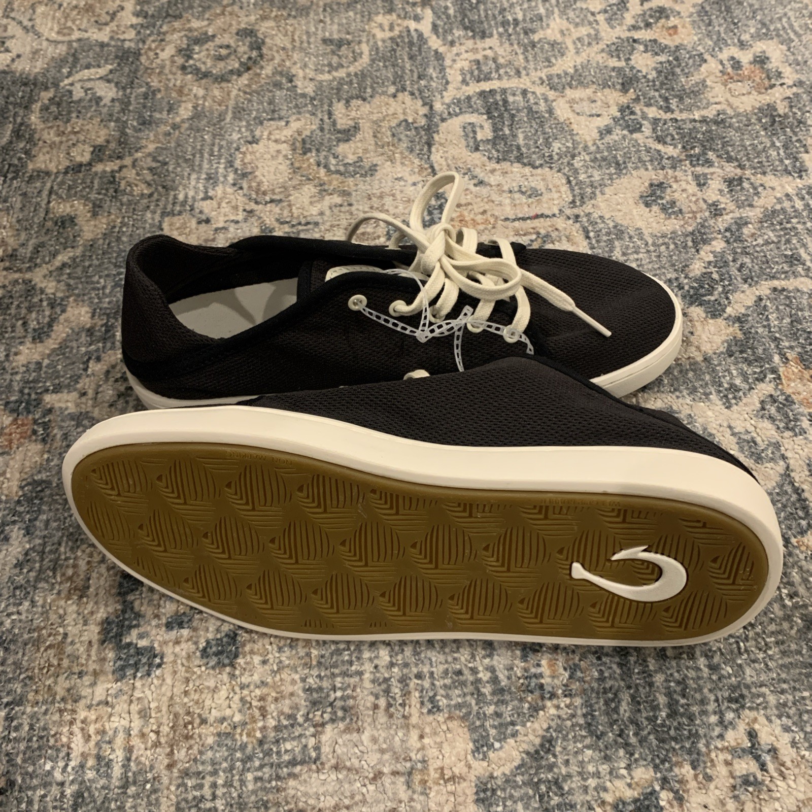 OluKai Women’s Size 8 Black White Sand Casual Sneakers Shoes, NEW