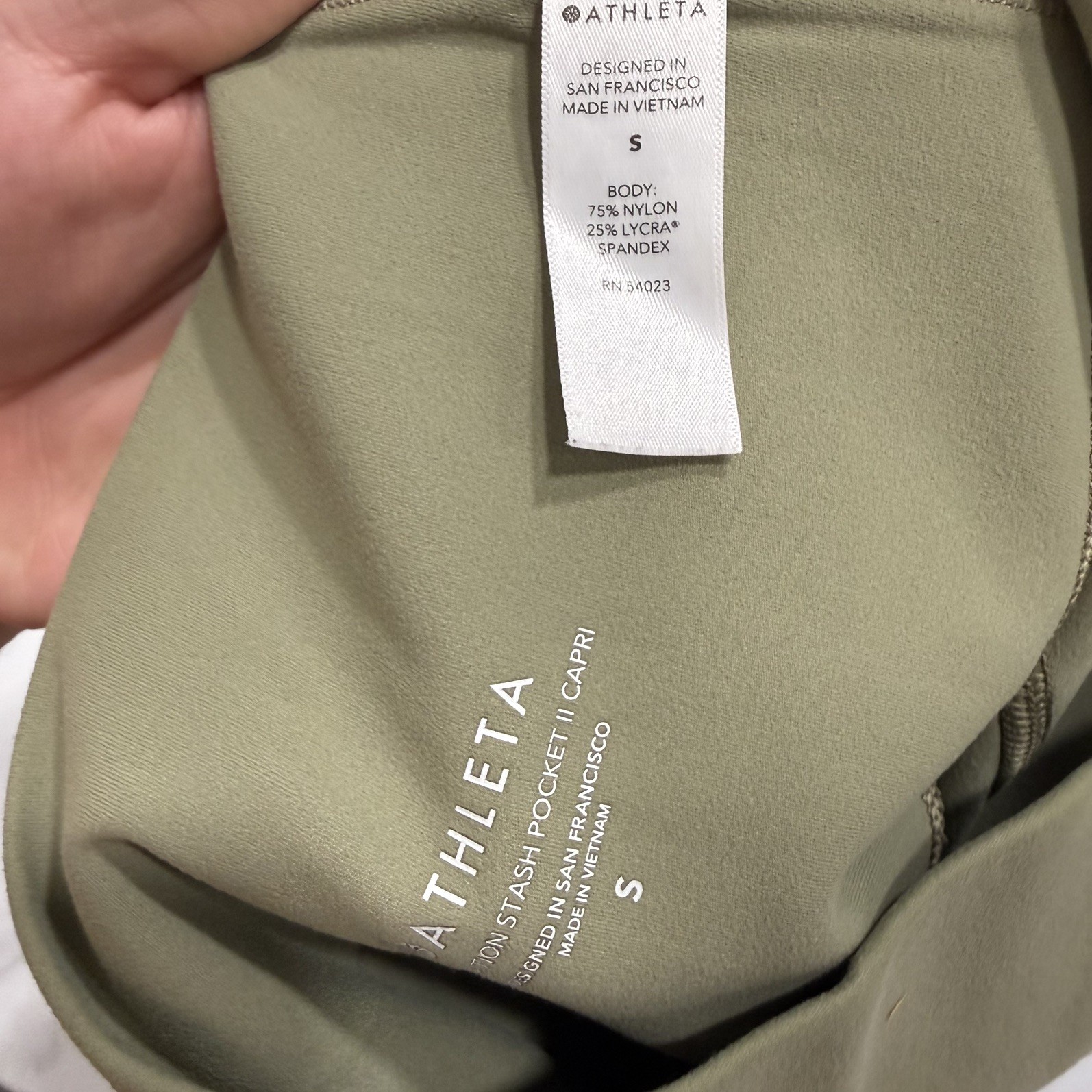 ATHLETA Salutation Stash Pocket II Capri Leggings lot of 2 Size small Nylon Span