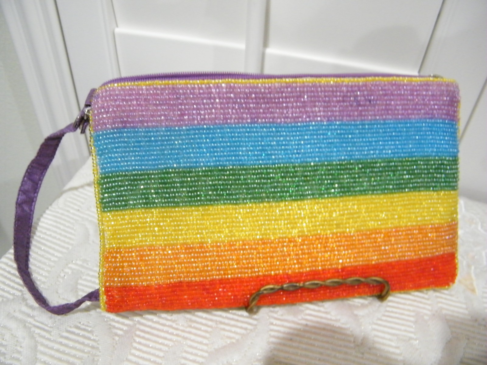 NEW BAMBOO TRADING CO. RAINBOW SEEDBEADS SILK FABRIC WRISTLET, LINED 8″X5″