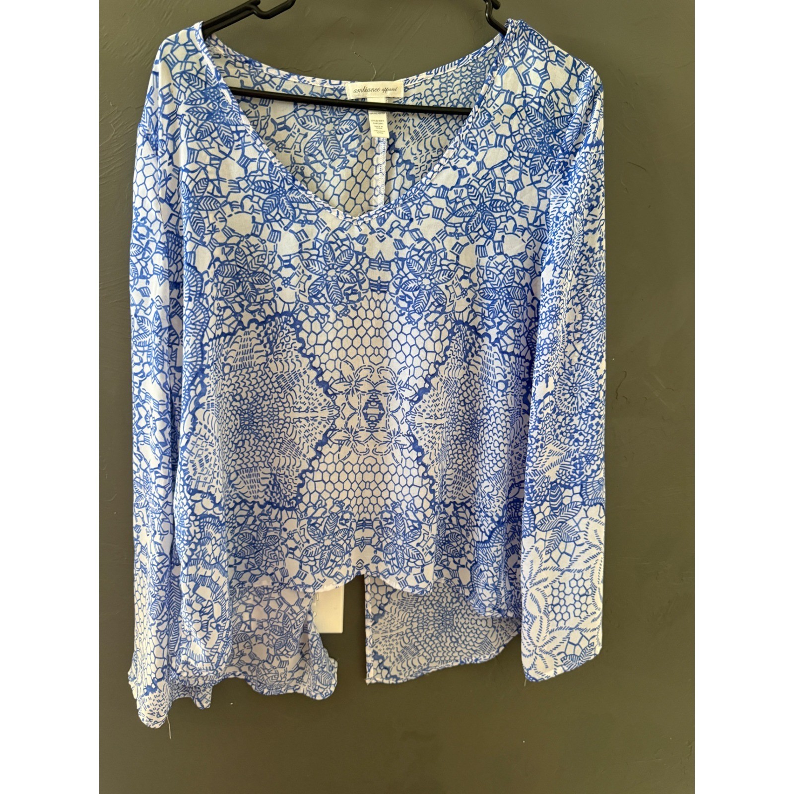 Ambiance Apparel Blue White Geometric Floral Boho Light Weight Blouse Large