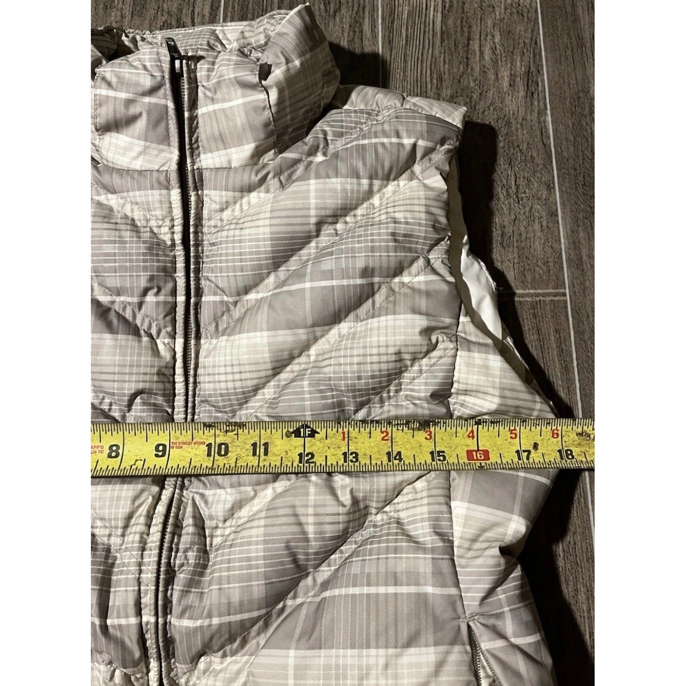 Patagonia Down With It Vest Womens Medium Gray White Plaid Puffer Zip