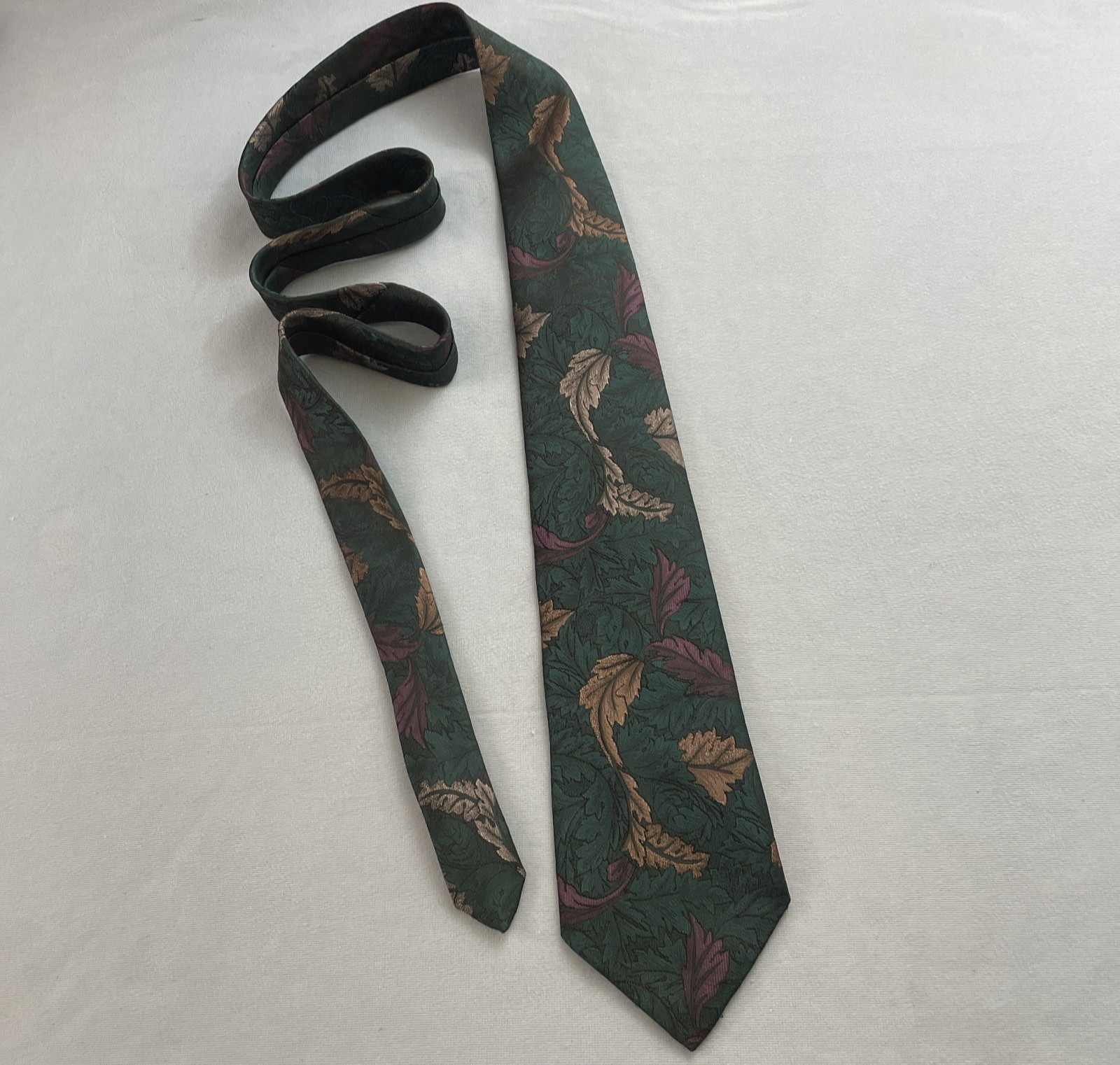 Vtg Necktie Editions Van Heusen Tie Brocade Floral MCM Poly Silk Texture 3×59″