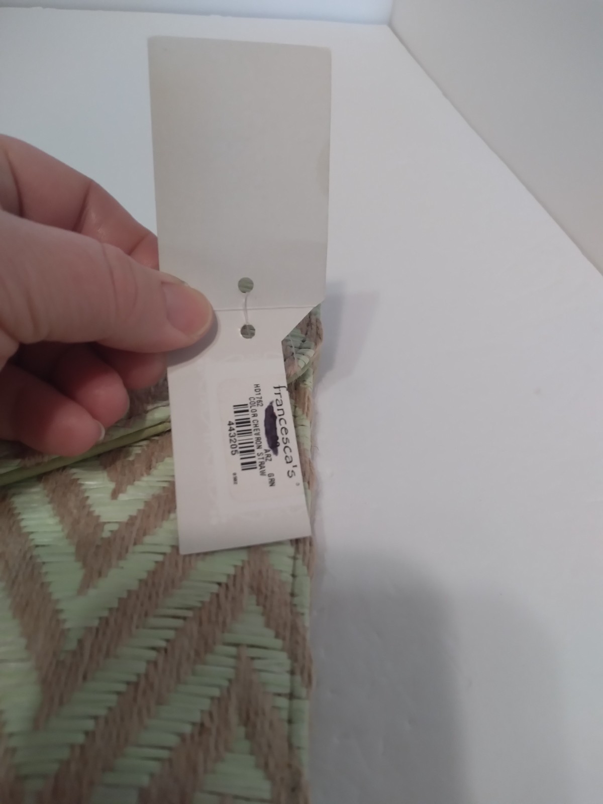 NWT FRANCESCA’S COLLECTIONS LT GREEN/TAN CHEVRON CLUTCH STRAWPURSE WITH CHAIN…