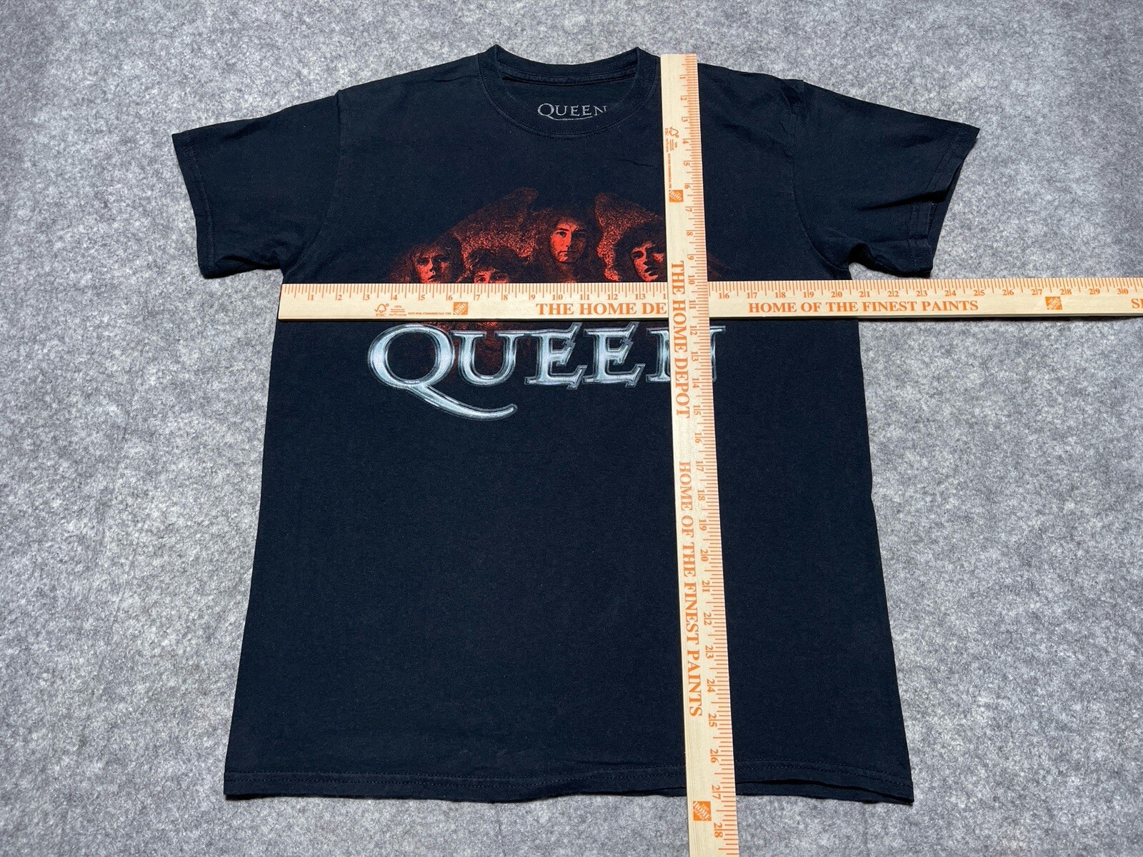 Queen British Band Official Merch Black Members Freddie Mercury Shirt medium