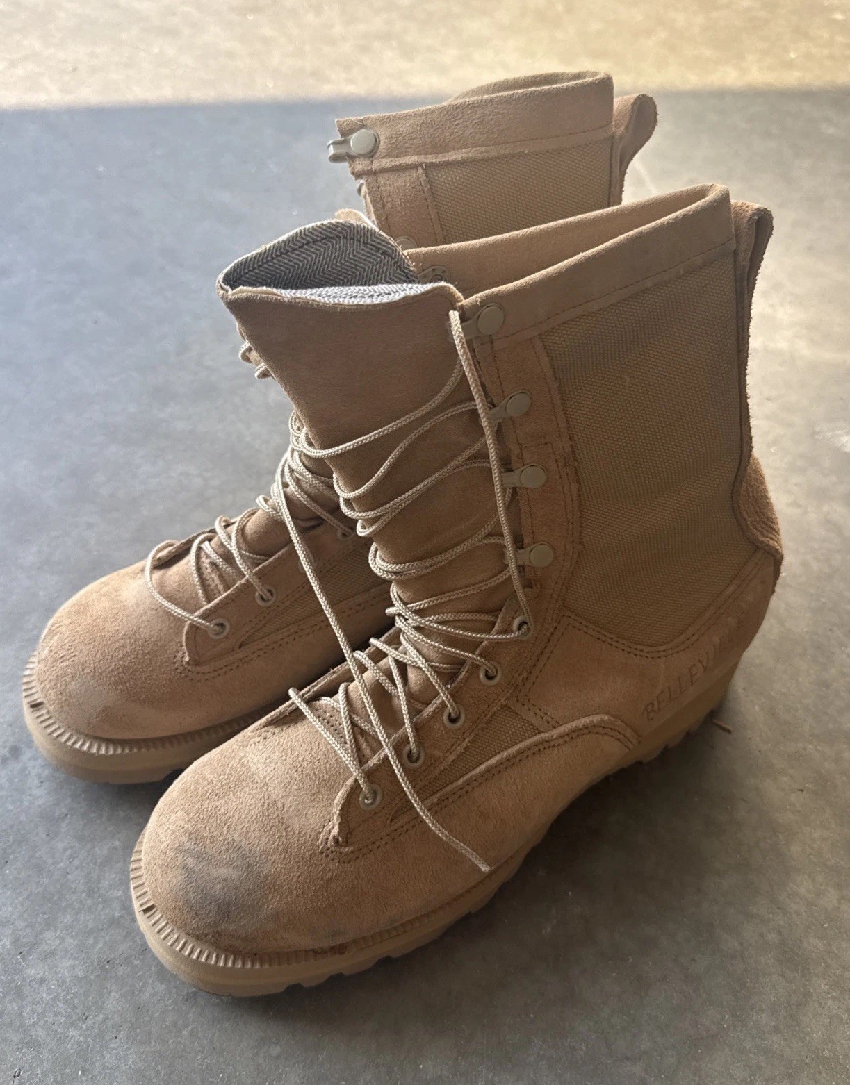 READ DESCRIPTION Belleville Desert Tan Combat Boots Gore-Tex Vibram 8.5R Used