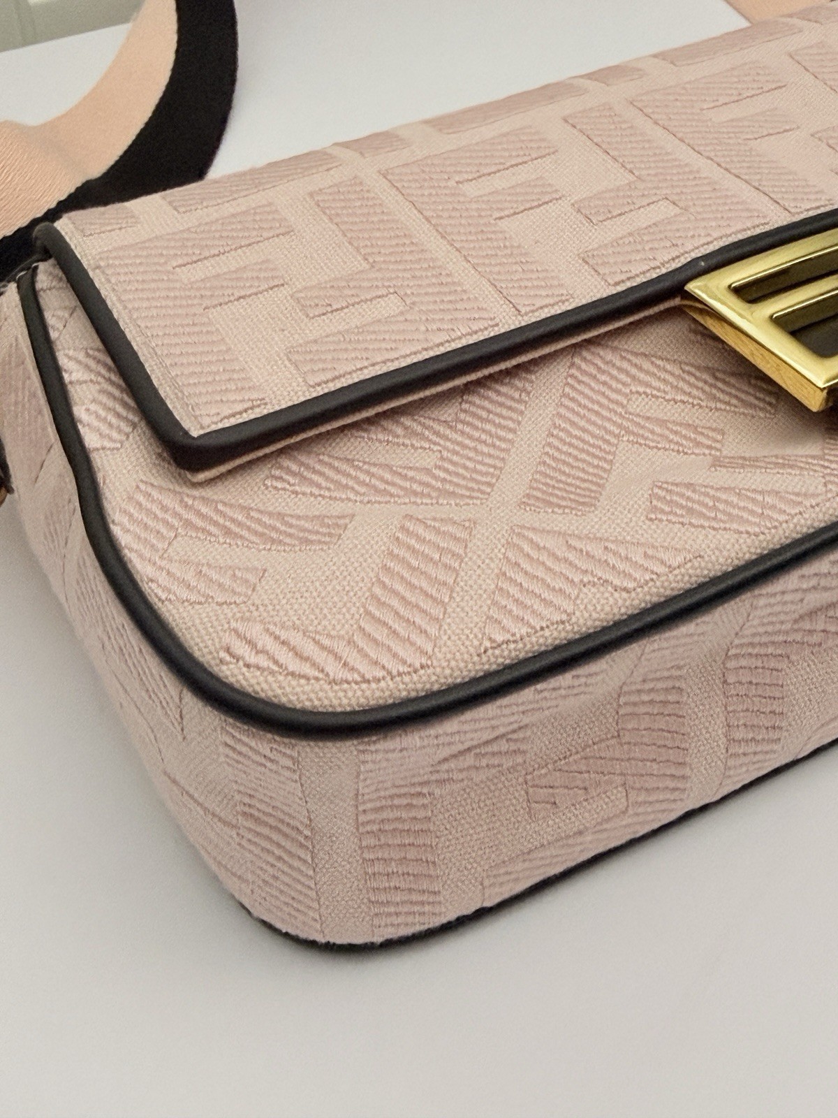 ⭐FENDI | Rosa Quarzo PINK | FF Logo | Shoulder/Handbag Baguette