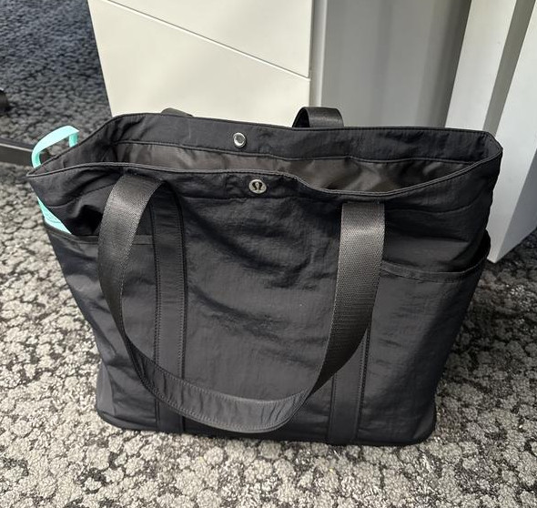 NWT Lululemon Daily Tote Bag 20L Large Multi Pocket Shoulder Gym Travel Black