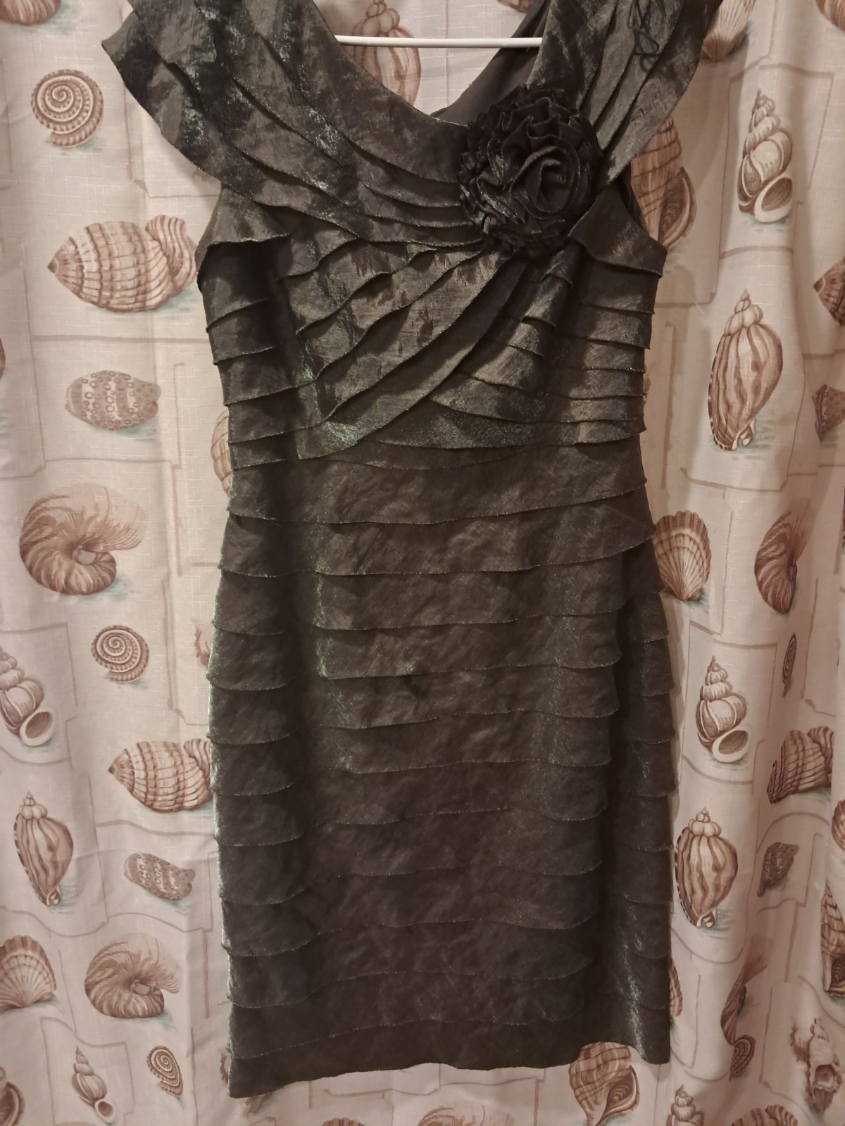 London Times Brown Satin Sheath Dress Scoop Neck Sleeveless Ruffle Flower 8