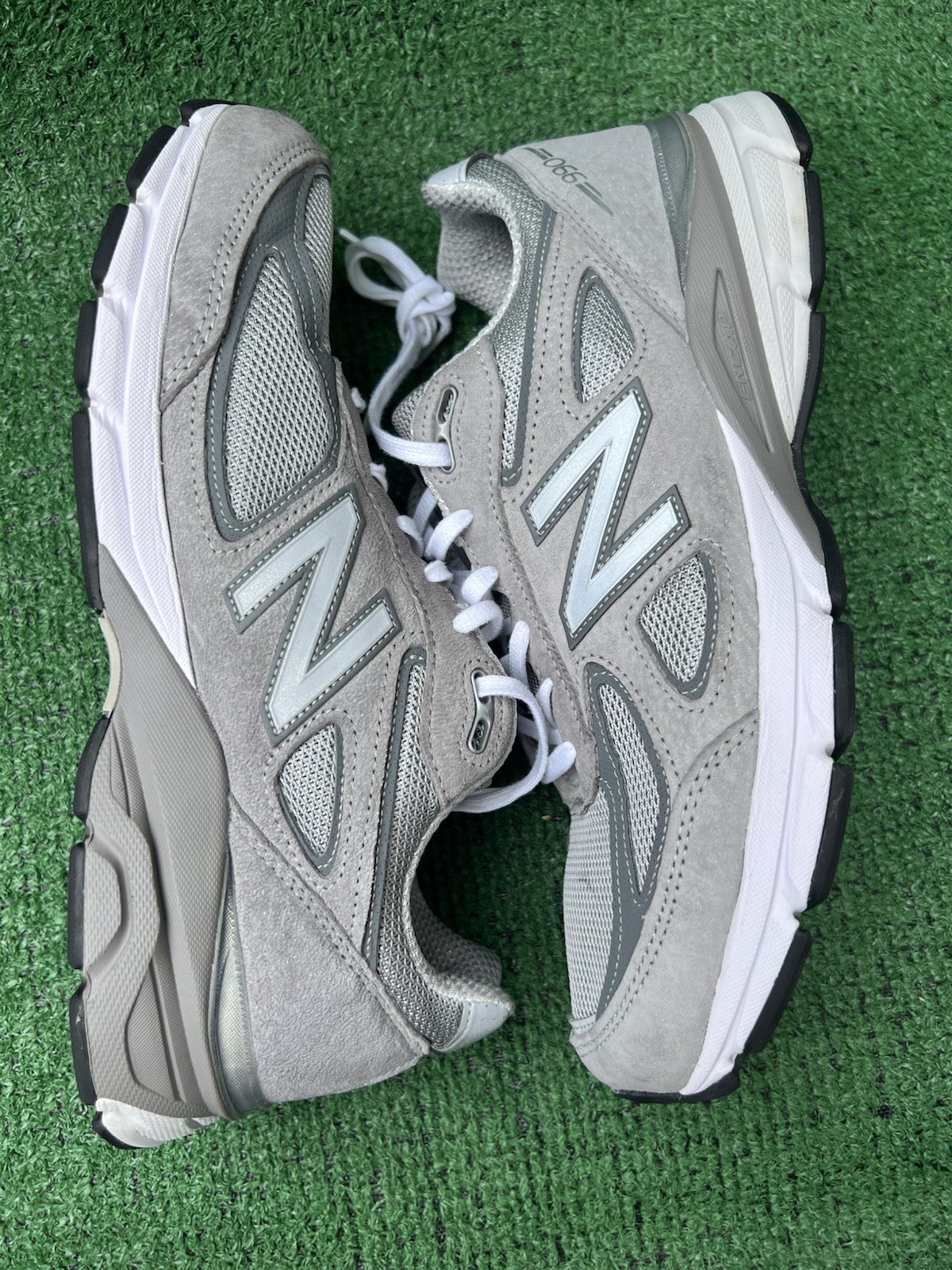 New balance 990 V4 U990GR4 Men’s running sneaker Shoes US Size 11D Used No Box