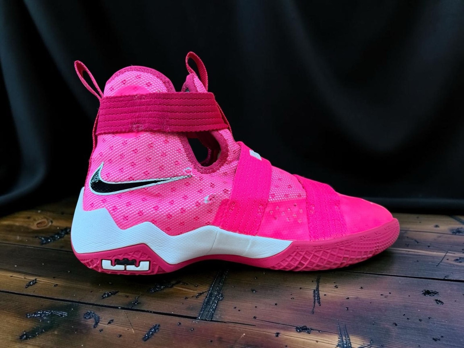 Nike LeBron Soldier 10 ‘Think Pink Kay Yow’ Basketball Shoes GS Size 6.5Y, 8W
