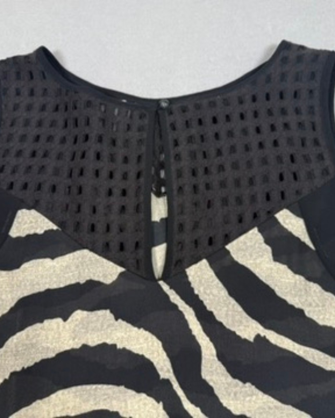 Cabi Medium Zebra Print Sleeveless Blouse Black White Keyhole Back Top
