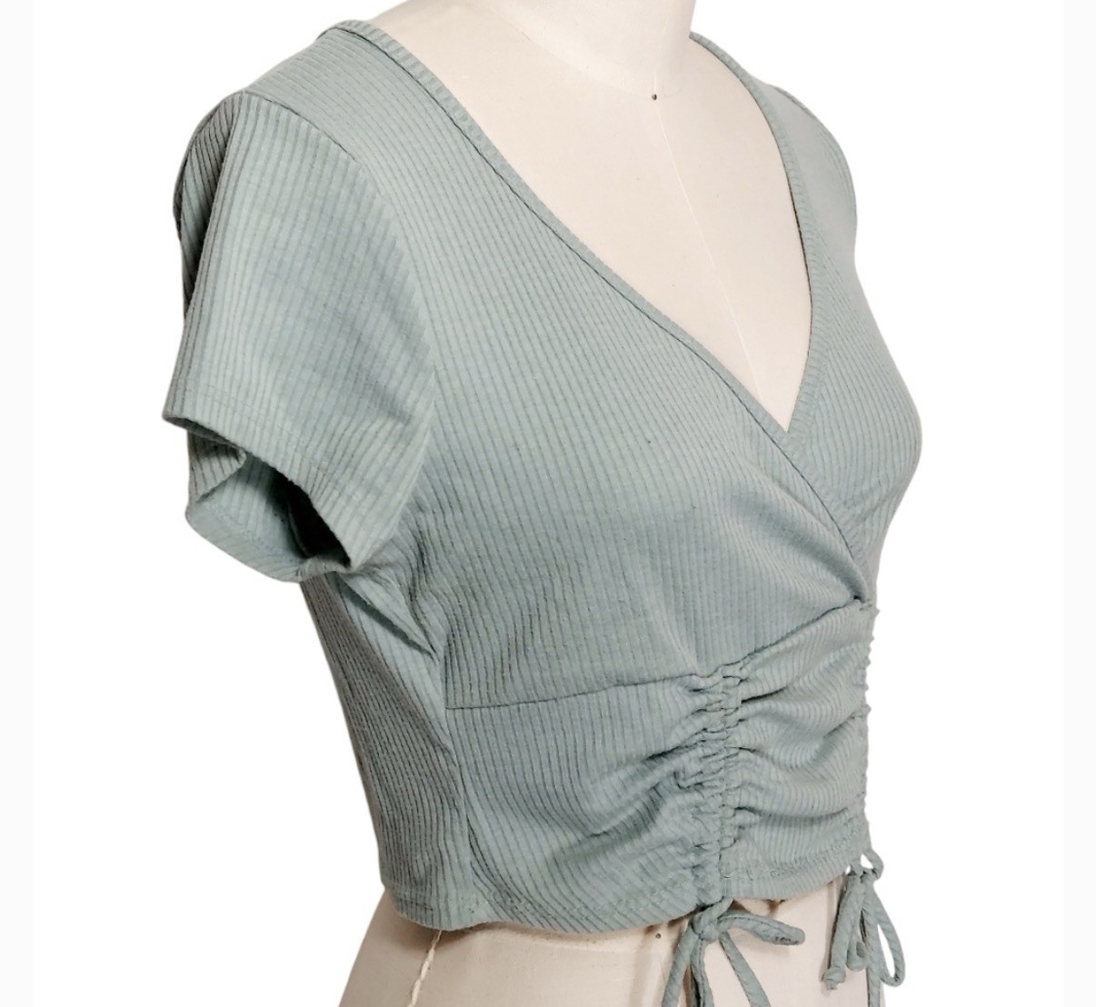 Rebellious Dreamer Women’s Green V-Neck Short Sleeve Ruched Knit Crop Top, S