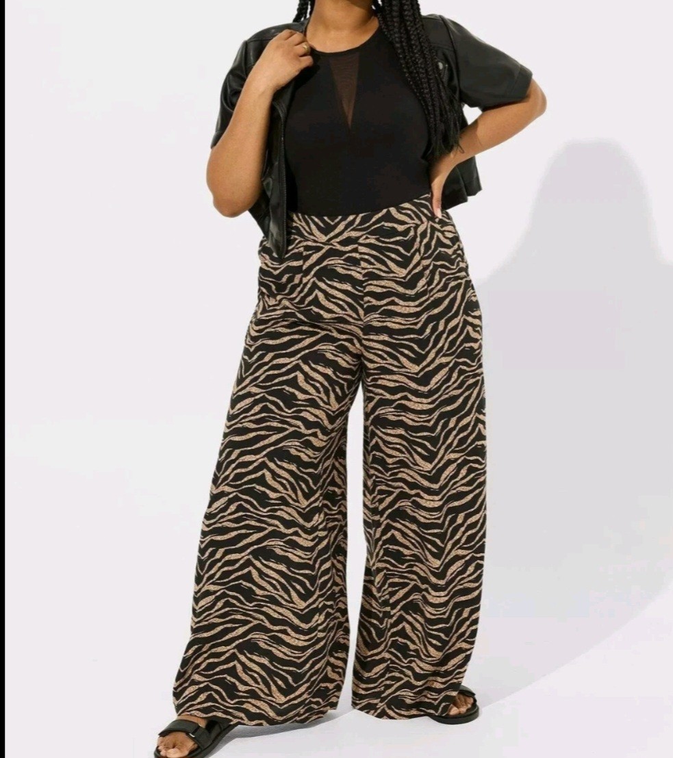 NEW Torrid Wave Tiger Print Wide Leg, Flowy Comfort Womens Sz OR Pull on Pants