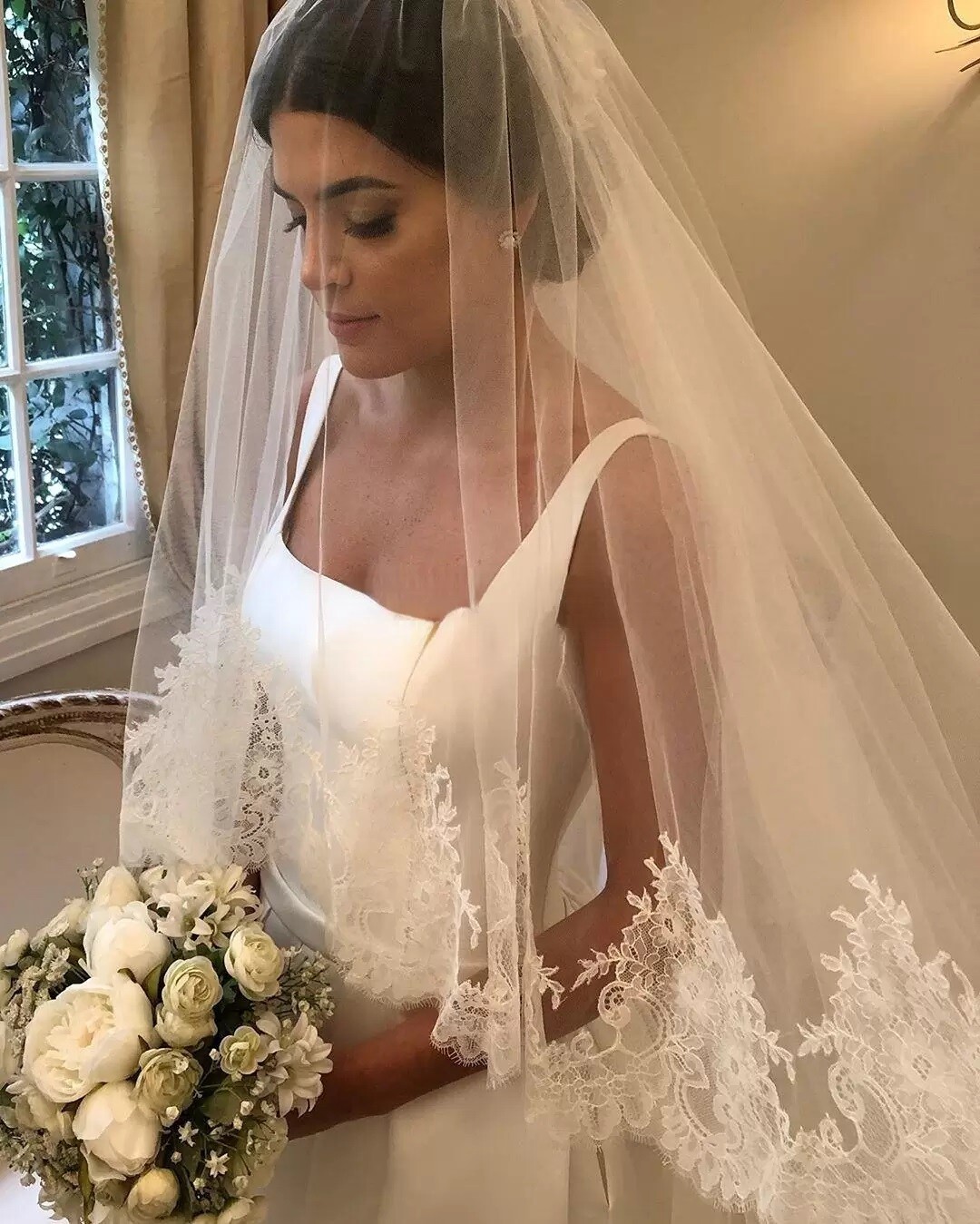 Simple Wedding Dresses Square Neck Sleeveless Satin Bridal Gown With Pockets