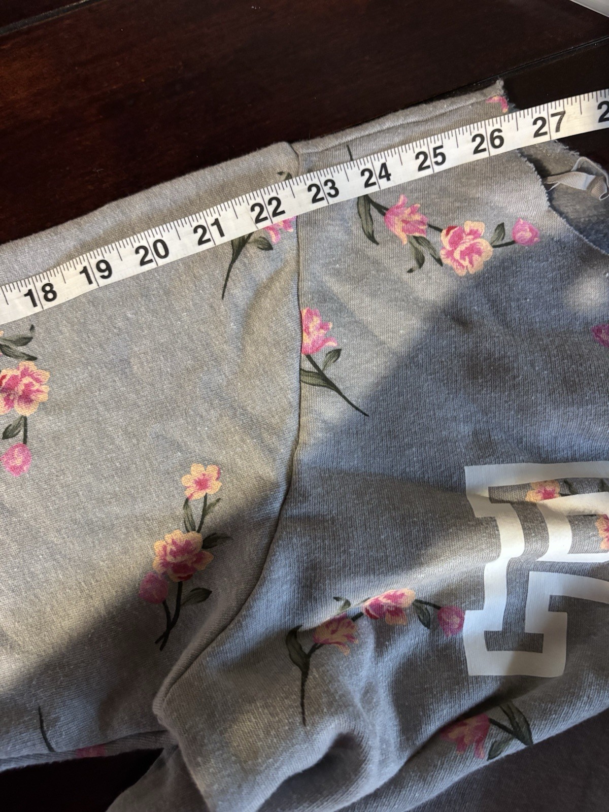 Victoria’s Secret PINK Womens Large Grey Pink Roses Long Sleeve Sweatshirt