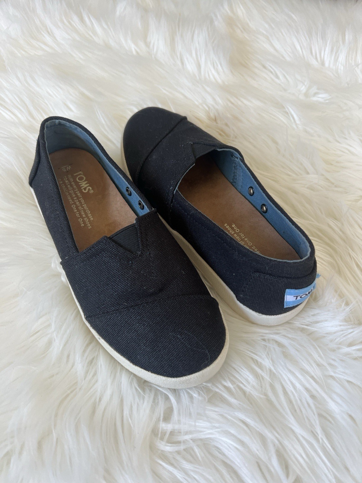 TOMS Black Canvas Slip-On Flats Round Toe Logo Accent Women’s US 5 EU 35.5