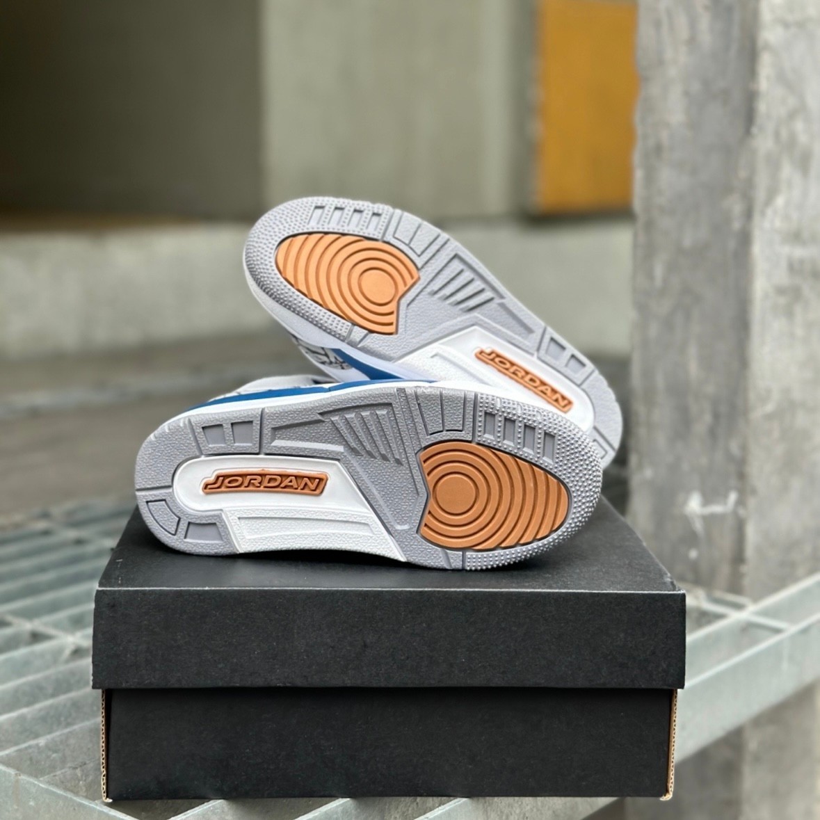 Air Jordan 3 Retro ‘White Blue’ Men’s Mid Top Basketball Shoes