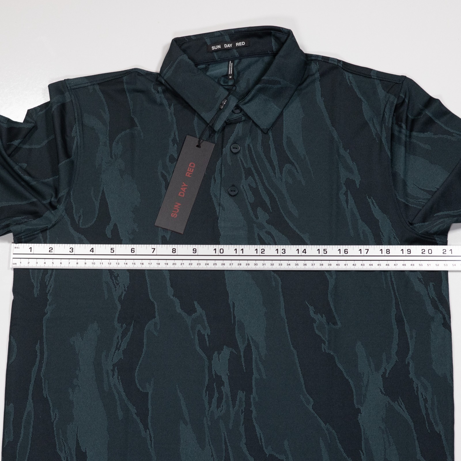 Sun Day Red Tiger Woods Abstract Camo Polo Shirt Medium Black Green NWT Golf
