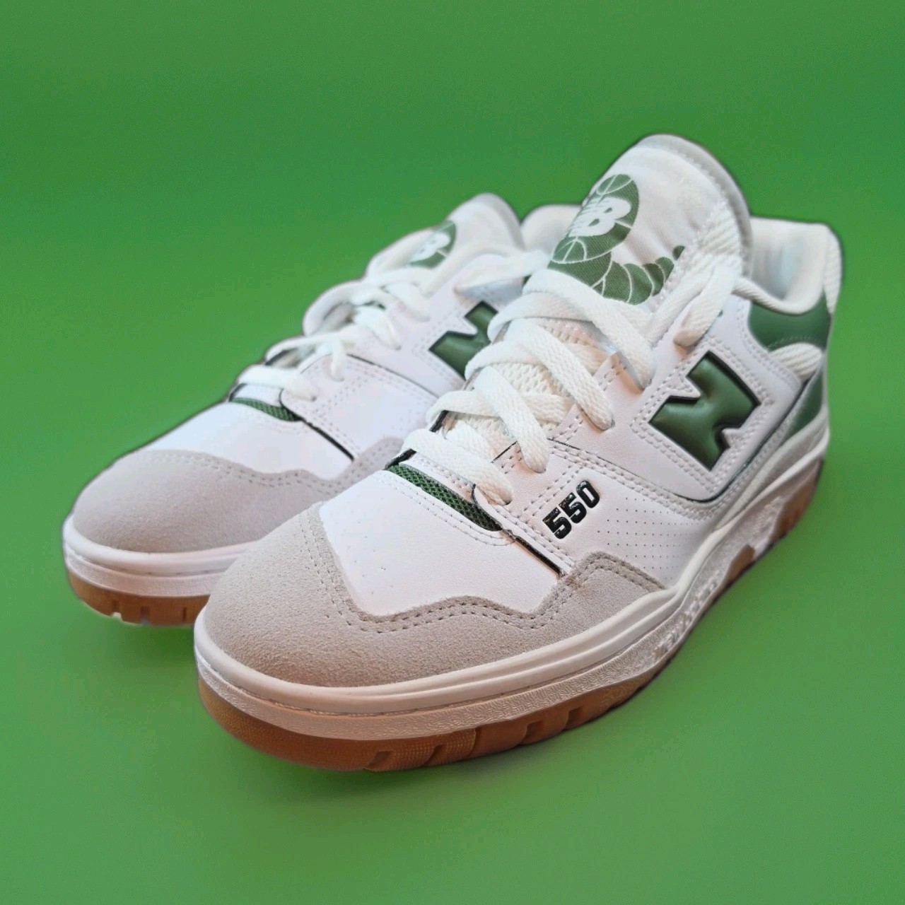 Size M8 NEW BALANCE 550