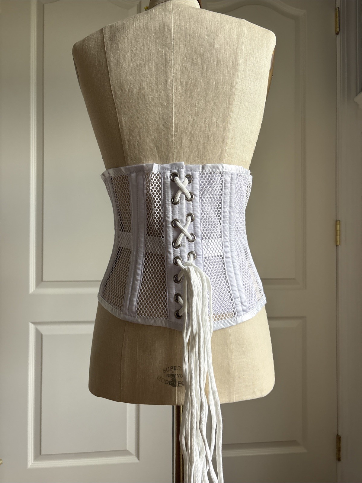 Secrets in Lace White Mesh Underbust Corset Size 20 – 32