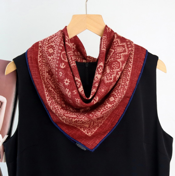 70% Cashmere 30% Silk Scarf Neckerchief Shawl totem Print Bandana 68X68cm Wrap
