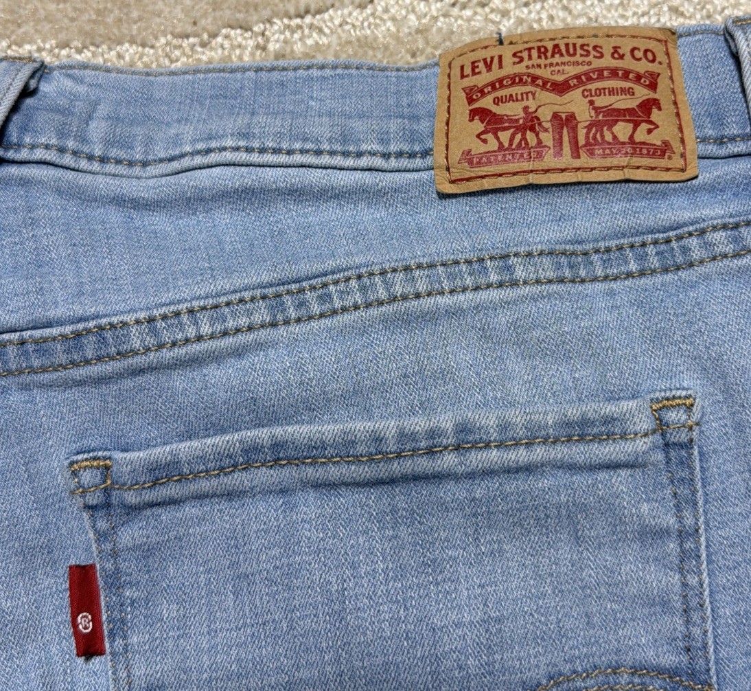 Levi’s 314 Shaping Straight Jeans Womens 31 Blue Denim Stretch Light Wash Excell