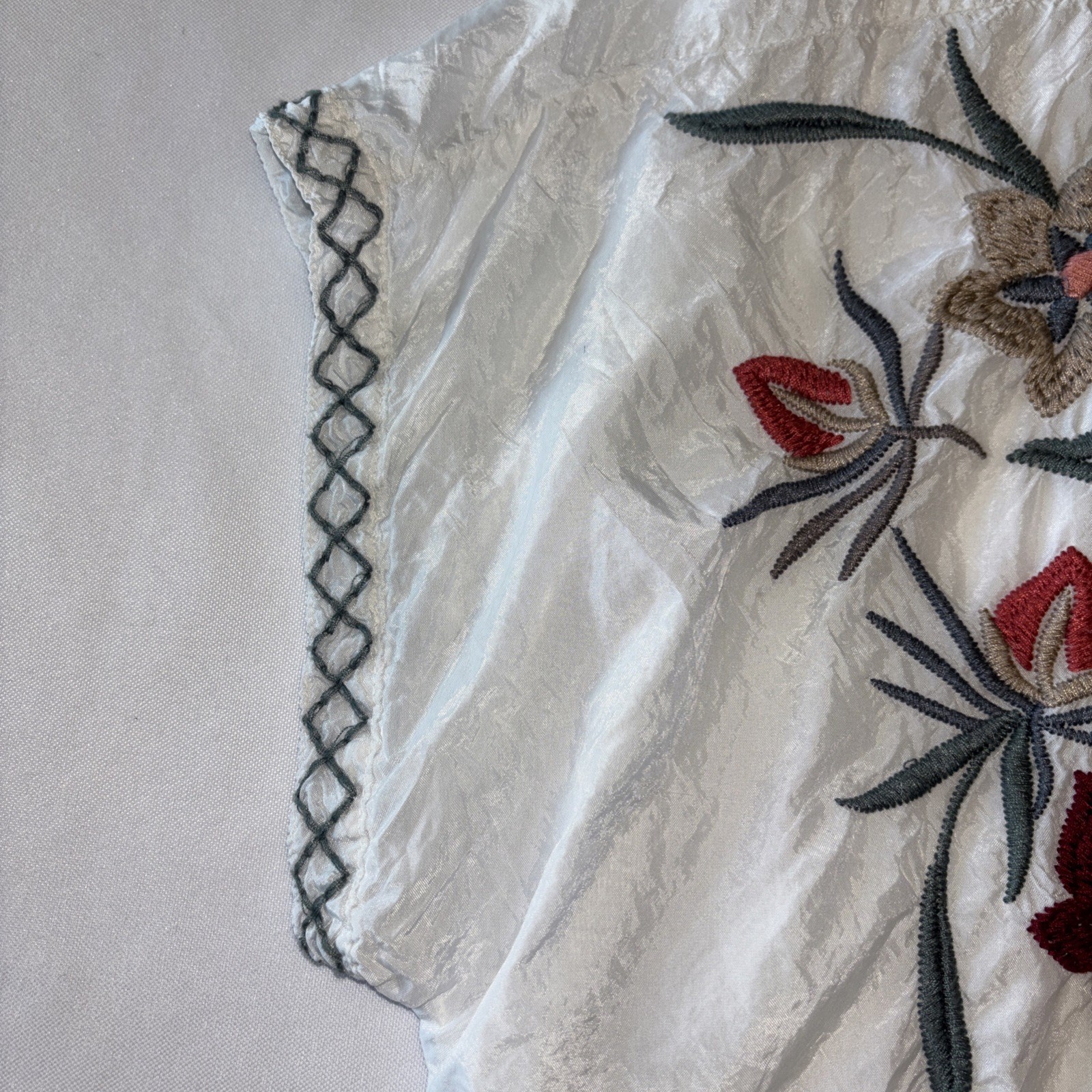 Johnny Was Small White Floral Embroidered VNeck Short Sleeve Button Vintage Boho