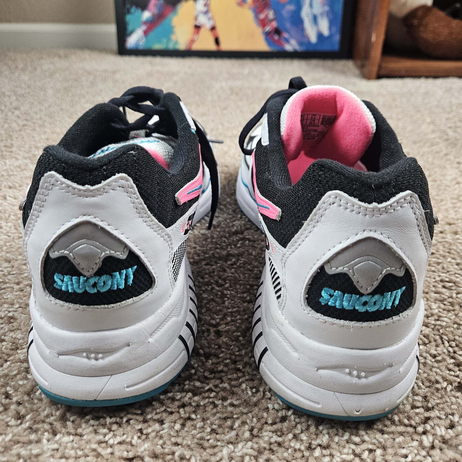 Saucony 3D Grid Hurricane Men’s US 10.5 / Euro 44.5 White+Black+Pink EUC no box