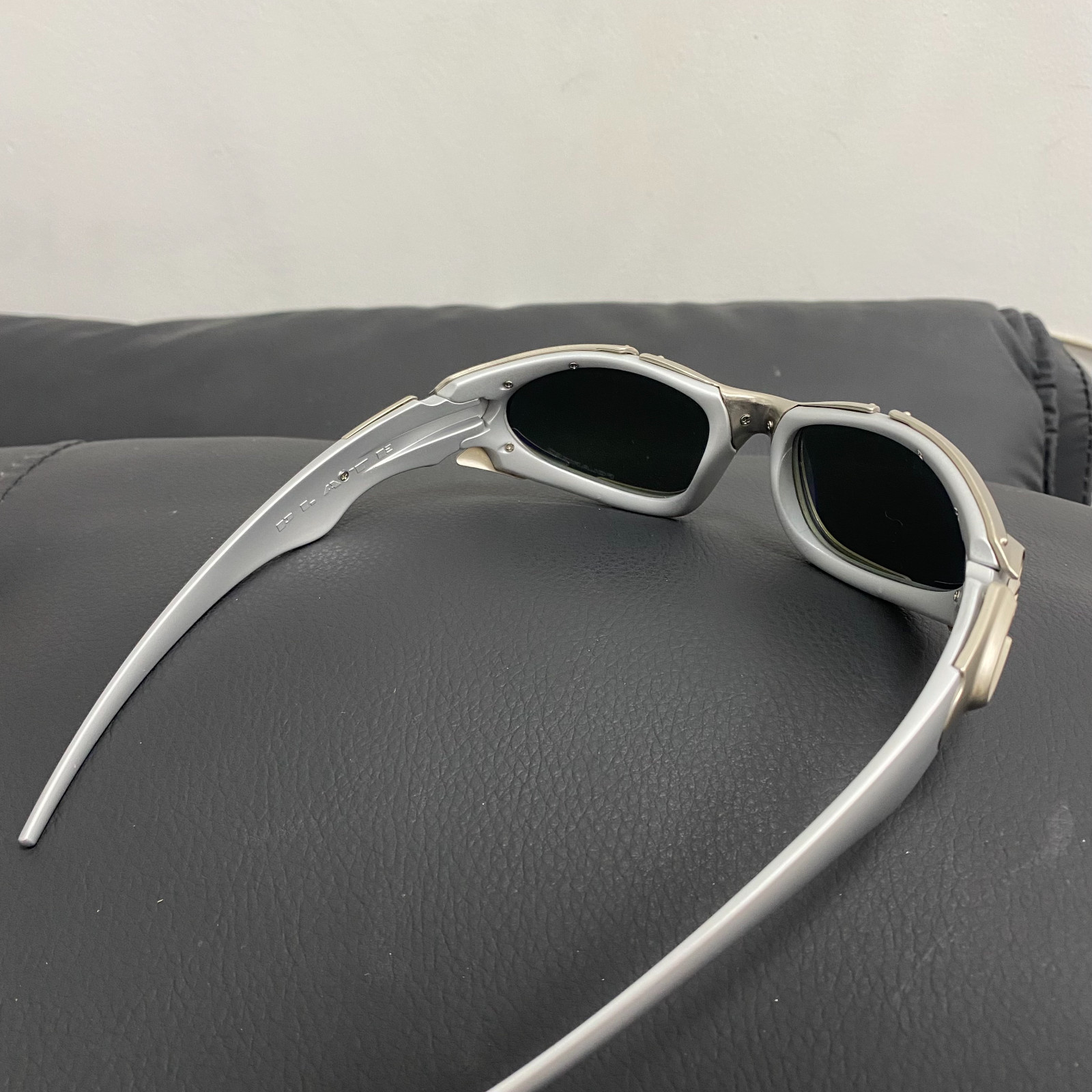 Vintage 90s Oakley Plate sunglasses Polarized Blue Lens Y2K GorpCore Hype Sports