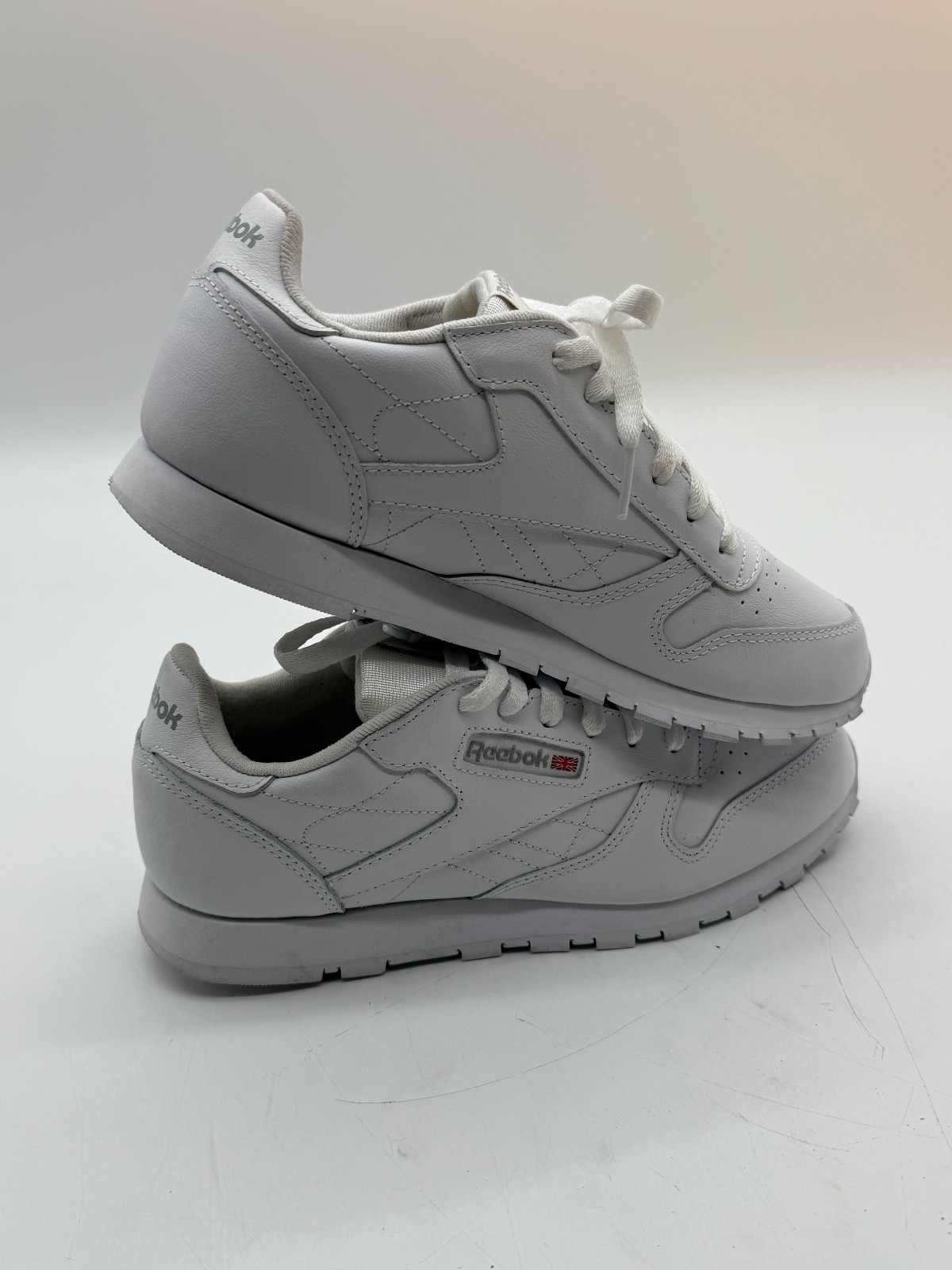 Reebok Classic Leather White Silver Metallic Men 6 Women 7.5 Sneaker 059503