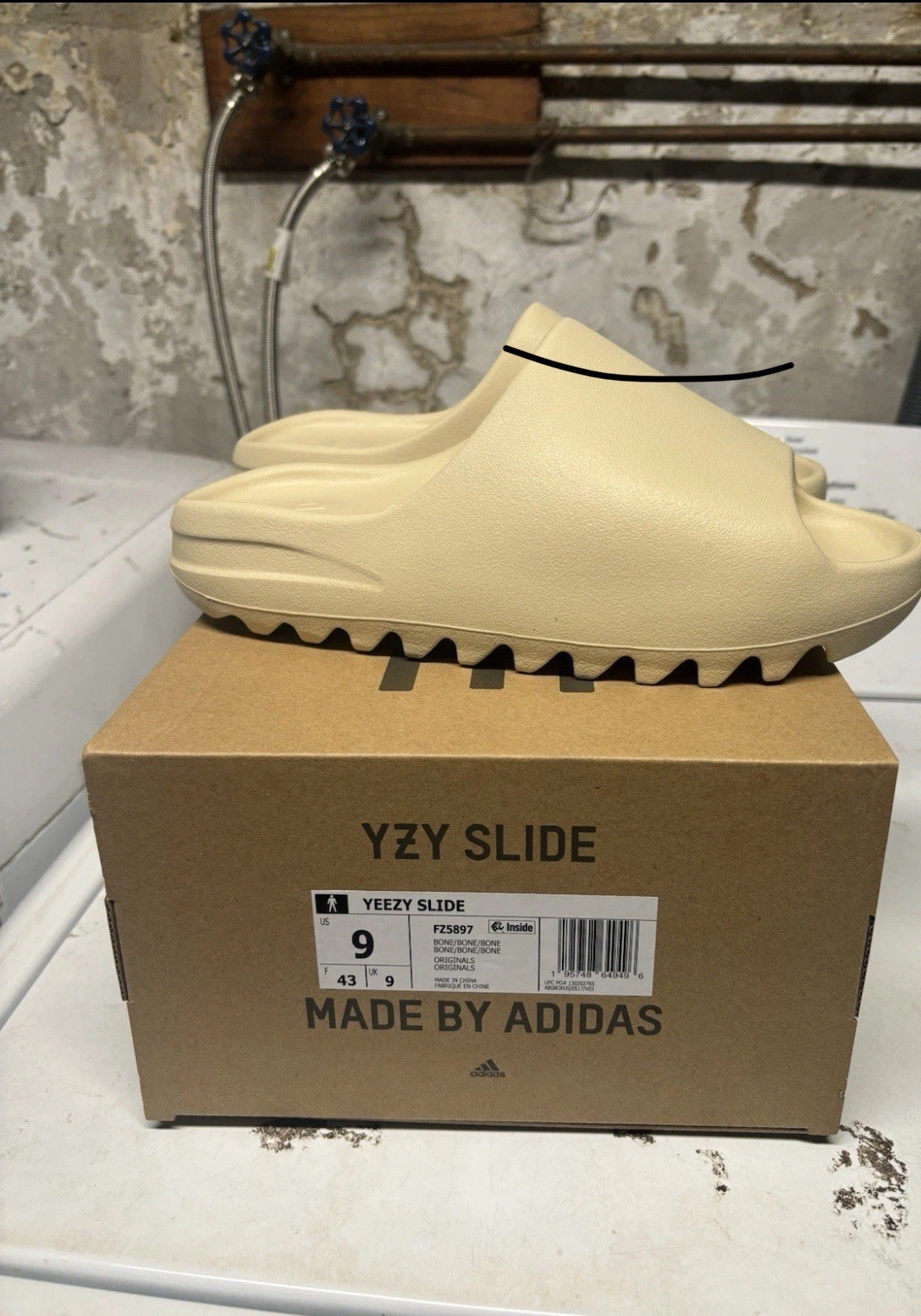 adidas Yeezy Slide Men’s Sandals Beige Size 9 Comfort Slip On Synthetic