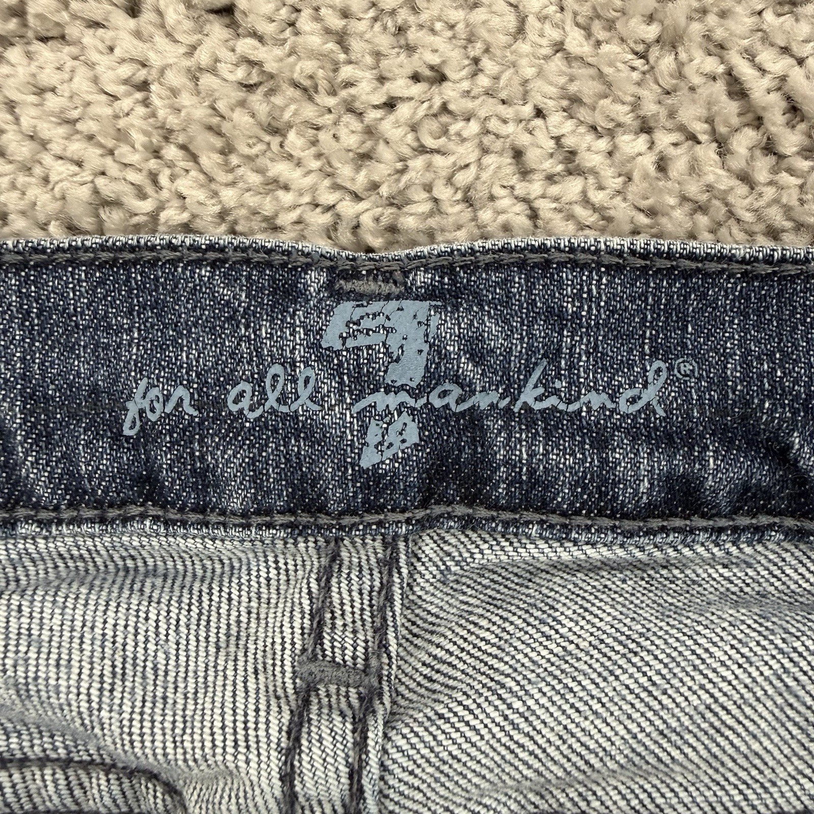 7 For All Mankind Dojo Jeans Women’s Size Tag-24 / Fits-26 Flare Leg Distressed