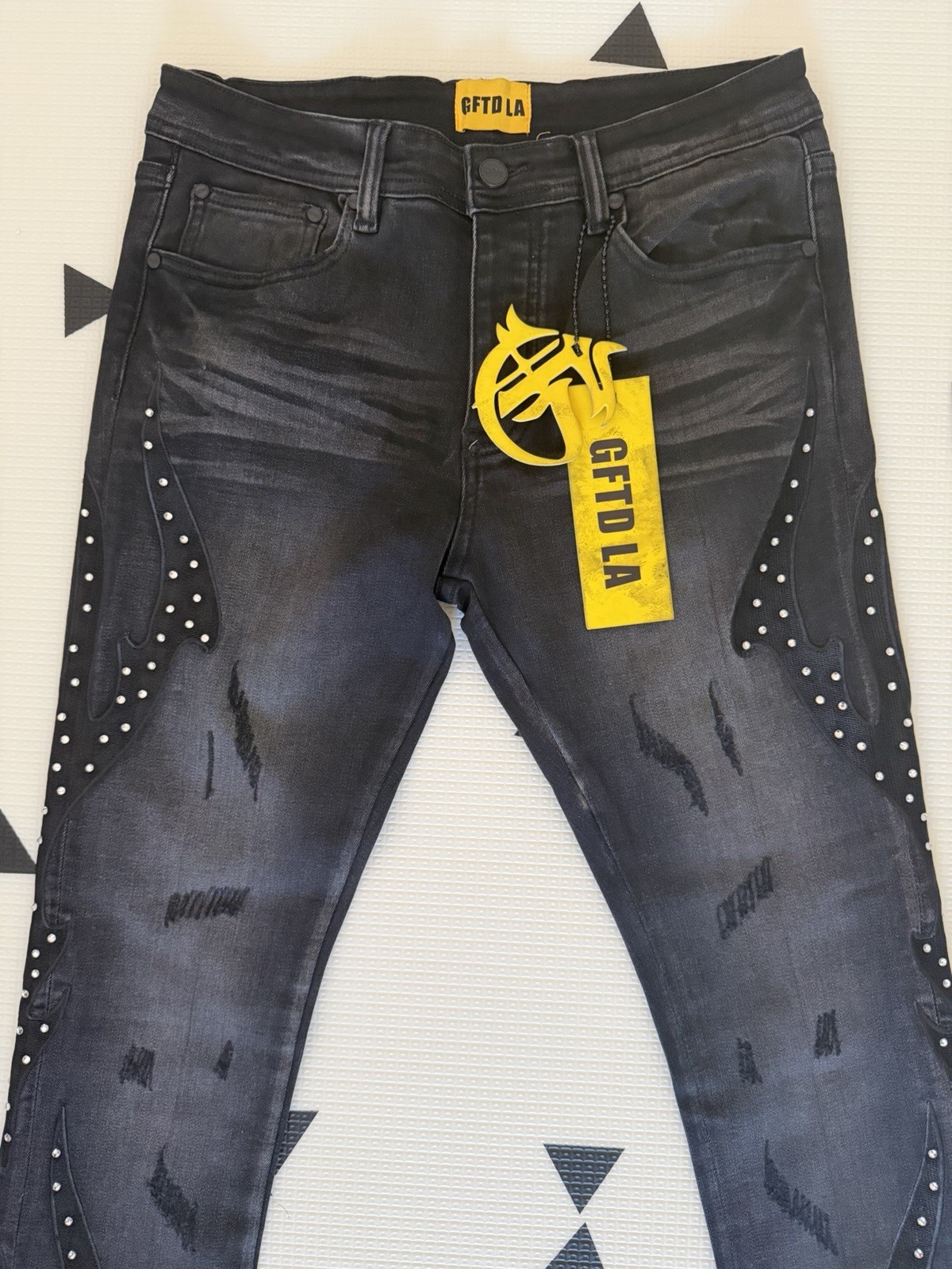 GFTD LA Men’s Black Dark Wash Slim Flared Studded Logo Denim Jeans Size 30
