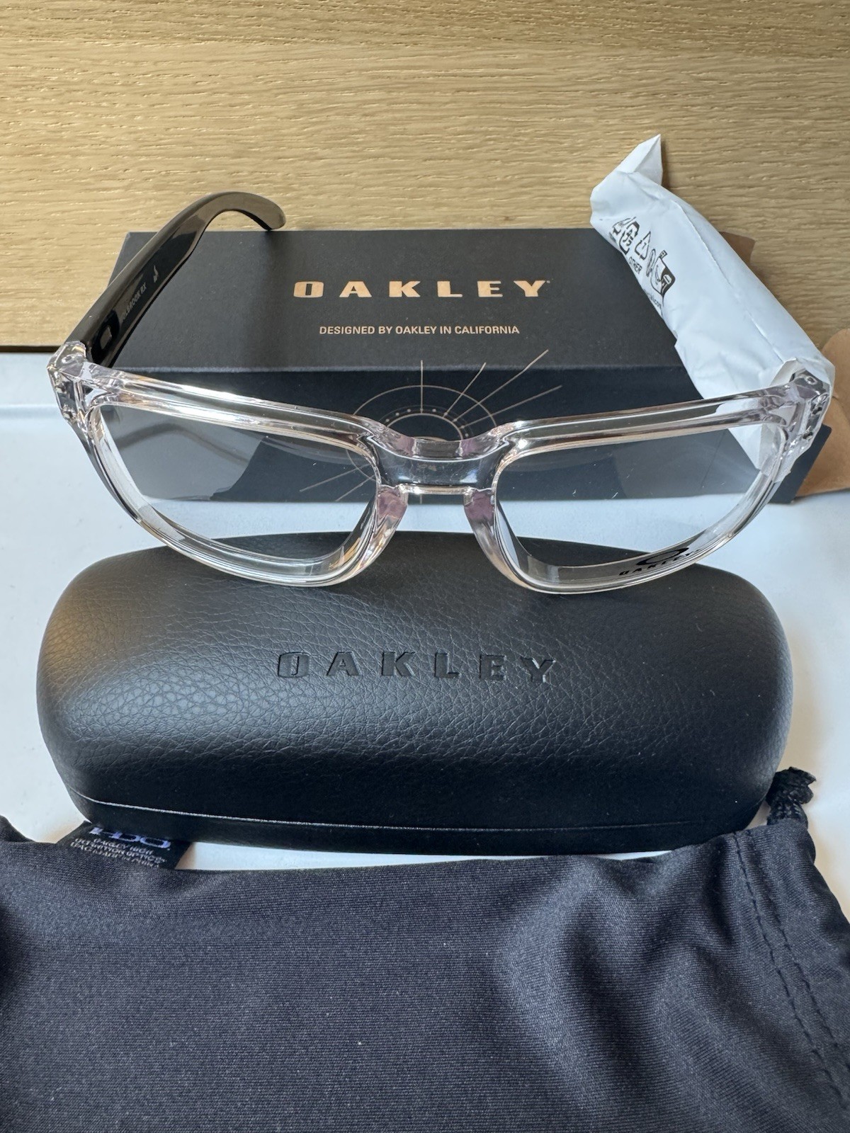 Oakley Holbrook Polished Clear Frame M (131mm) Fit Regular – High Bridge Fit