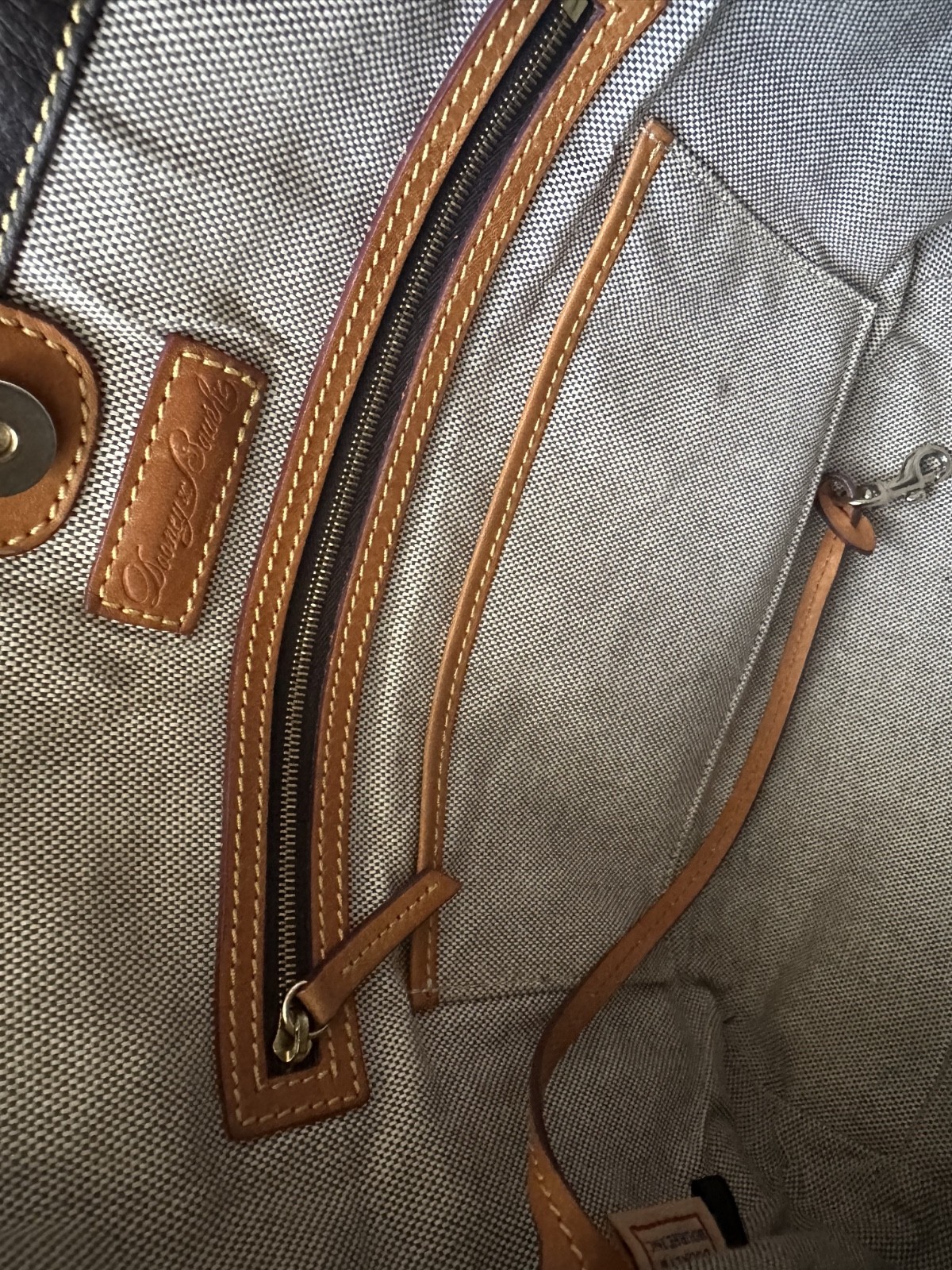 Dooney and Bourke Shoulder Bag – Leather Good Condition