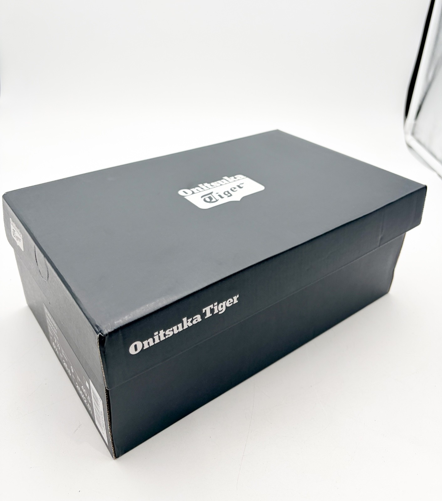 【NEW】Onitsuka Tiger SERRANO Black/White Daily Sneaker (Men’s US 7.5) From US