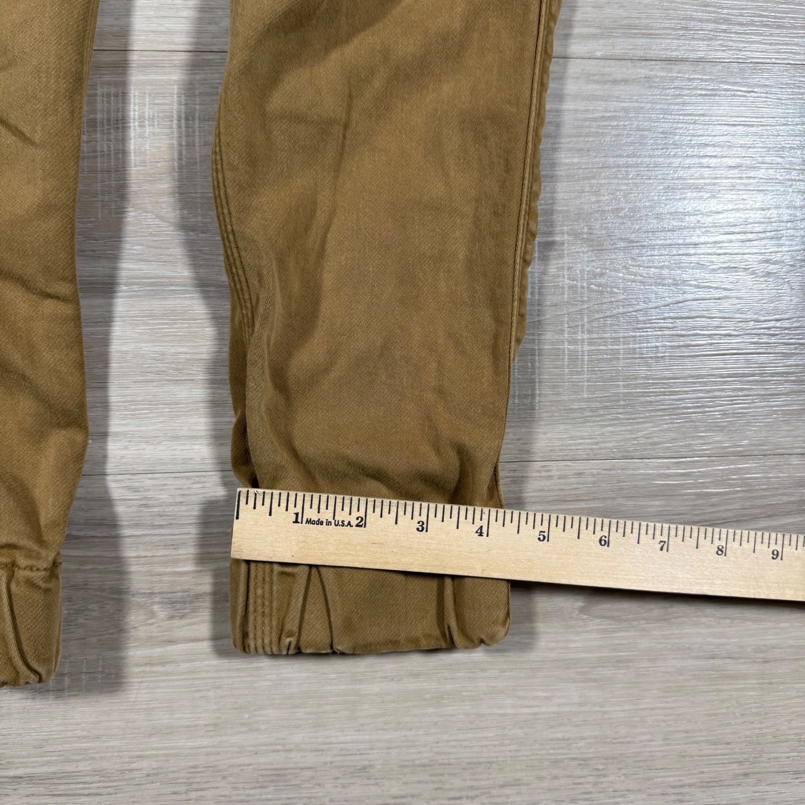 DU/ER No Sweat Jogger Pants Cargo Pockets Thick Stretch Tan Size 28×29