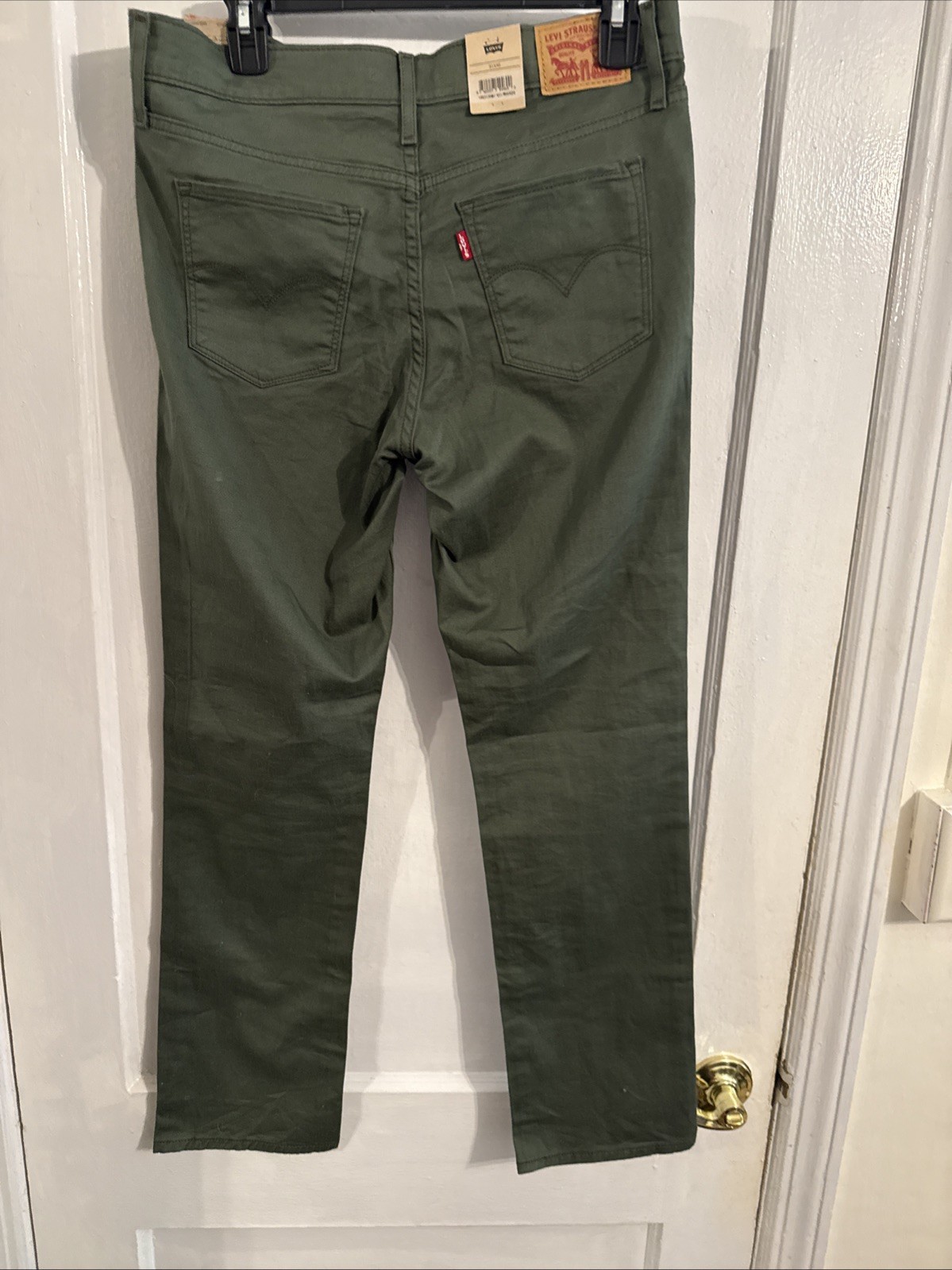 LEVIS 314 SHAPING STRAIGHT JEANS HYPERSOFT MID RISE SIZE 31 X 30. NEW $69.50