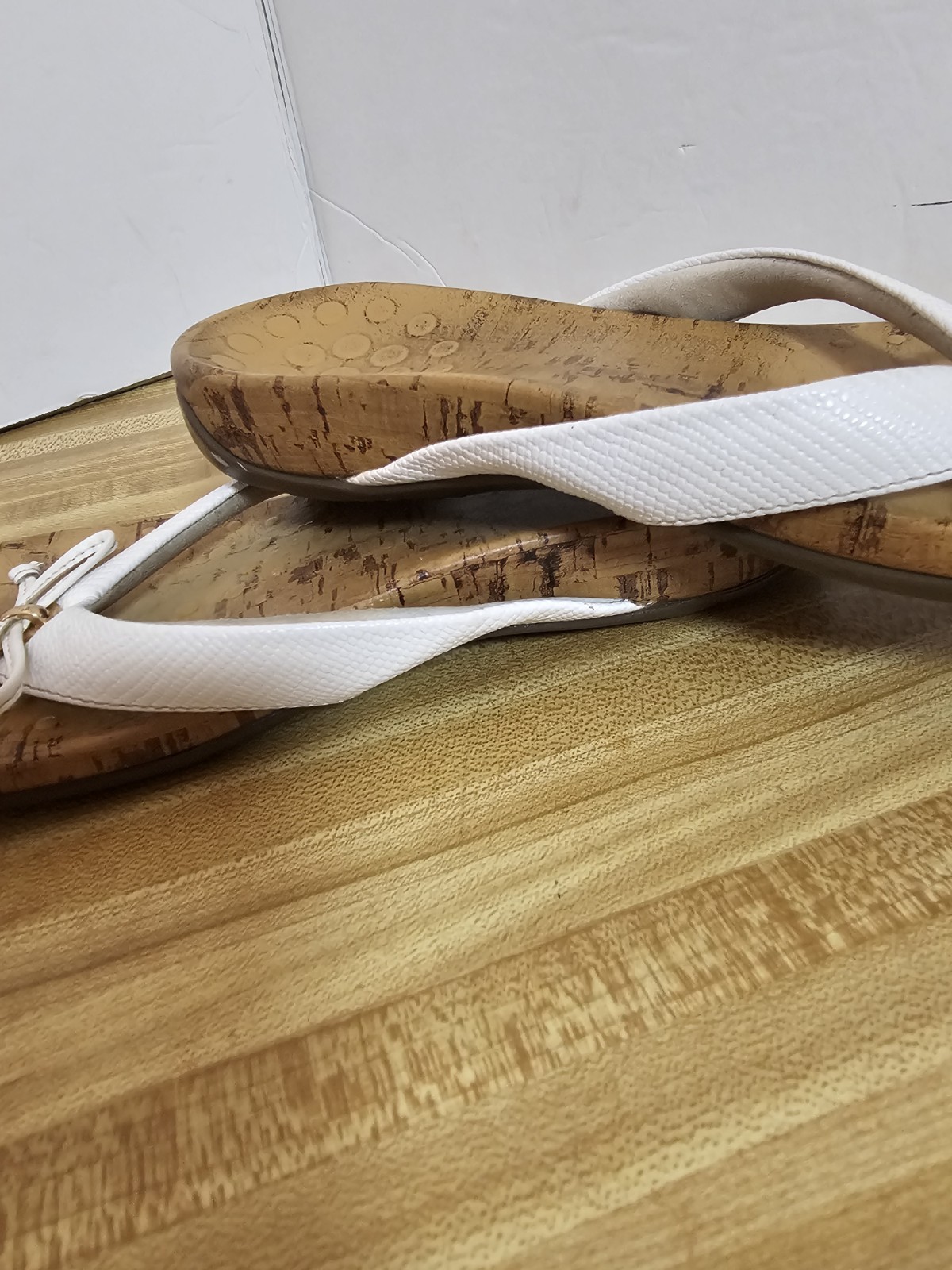 Vionic Bella II White Bow Sandals Womens Size 8-8.5 Orthotic Thong Flip Flop EUC