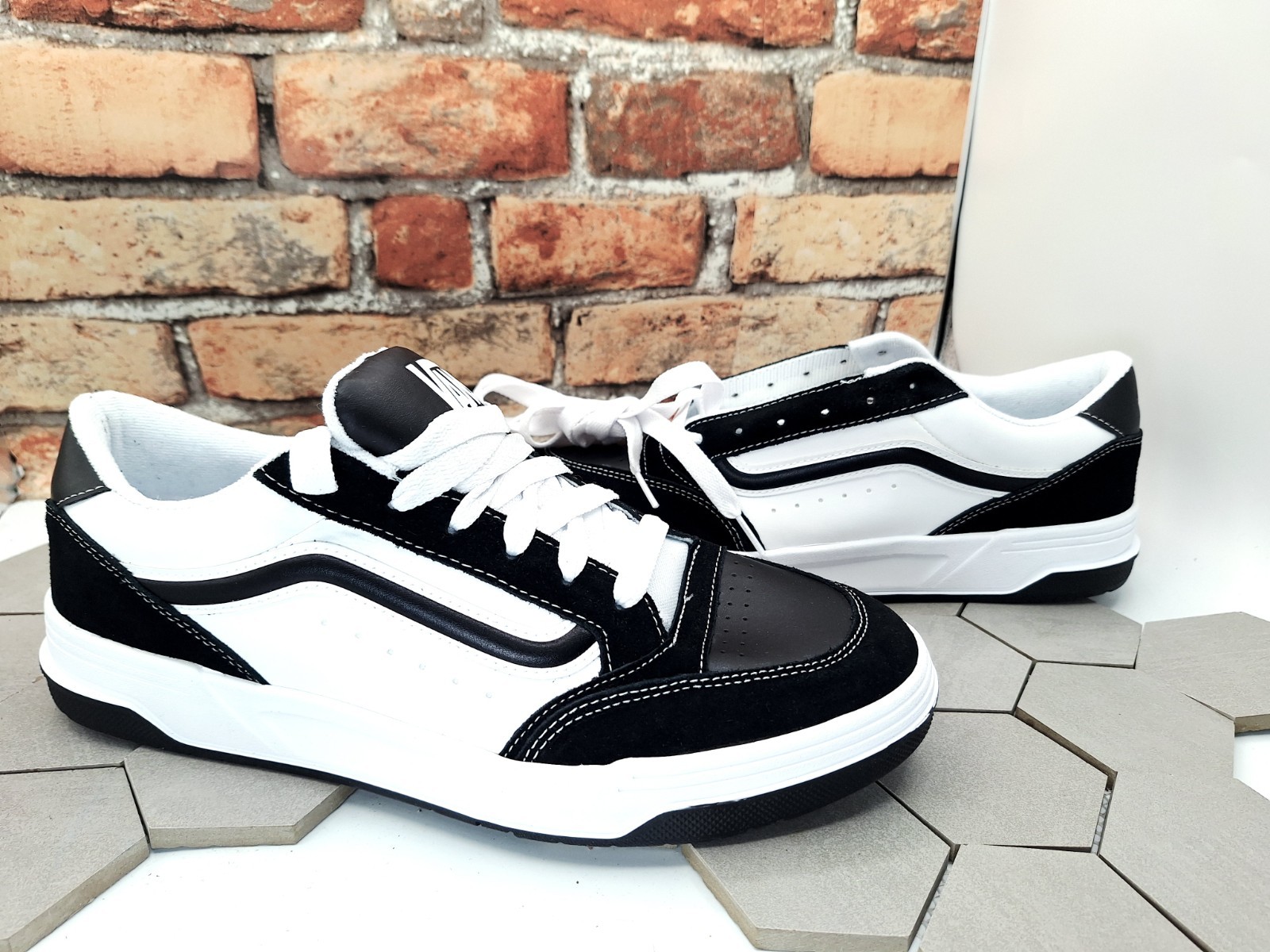VANS Hylane Black White Men Sz 10.5 Chunky Skate Sneaker Old Skool Knu