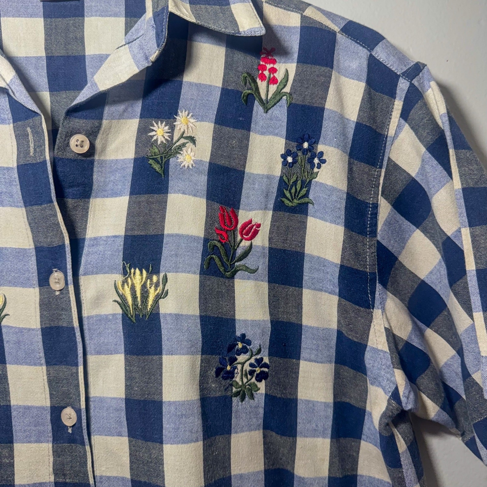 Vintage Maggie & Max Embroidered Gingham Floral Button Up Shirt Medium