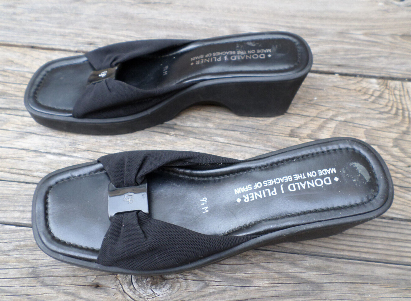 Donald J Pliner Black Slide Sandals with 2.25 in heels. Women’s 9.5 M