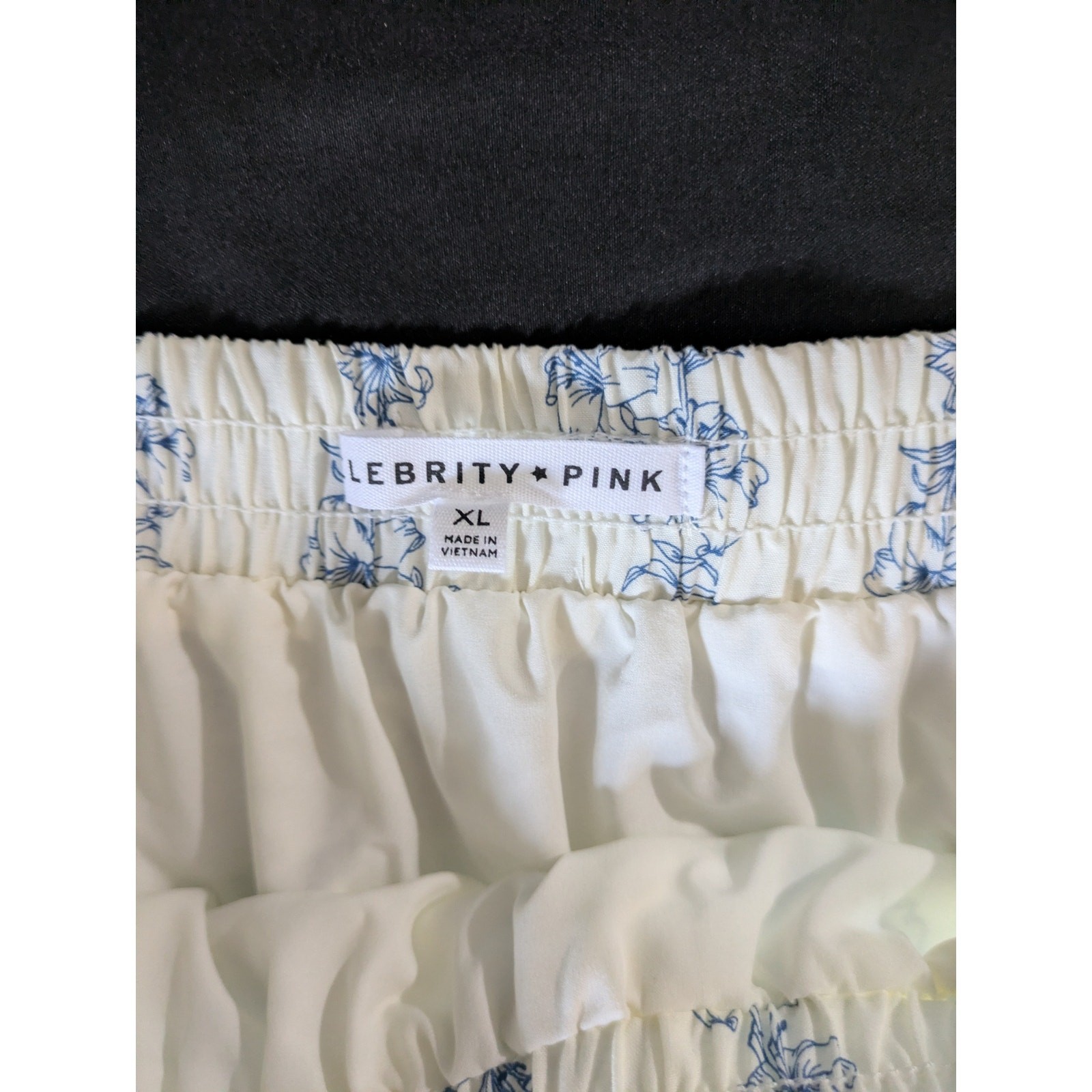 Celebrity Pink lace trim blue and ivory floral mini skirt XL